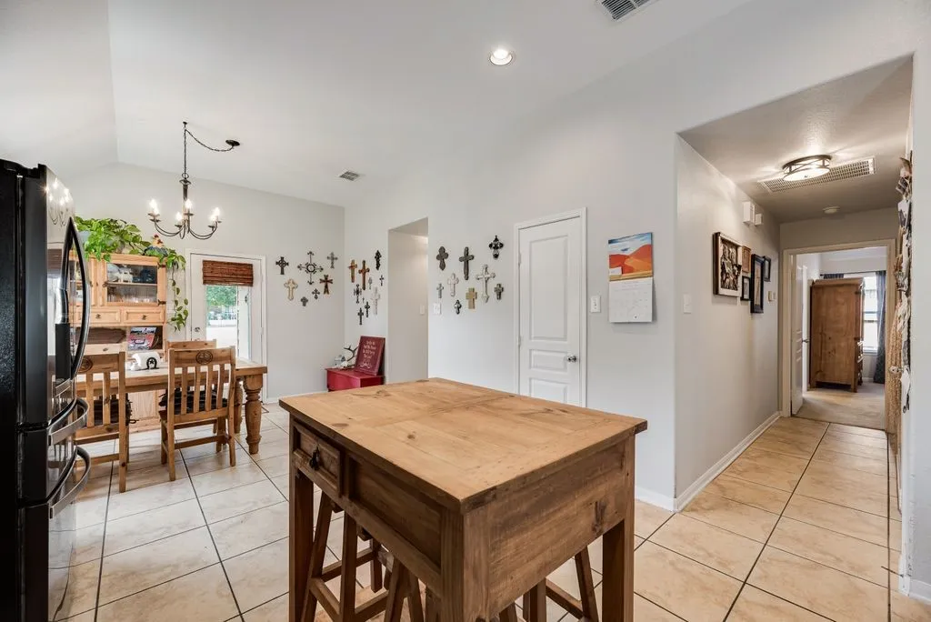Single Family Residence For Sale in Tarrant County , 13708 Trail Break Drive, Fort Worth, Texas 76052, 3 Bedroom, 2 Bathroom, 2 Garage spaces, 1,664 Sqft, built in 2005, mls#21296500, Real Estate Agent in Fort Worth, Homes For Sale in Tarrant county, Homes For Sale in Fort Worth, Realtor in Fort Worth Texas, Real Estate Brokerage Independent Realty Texas, Luminita Cordes Realtor