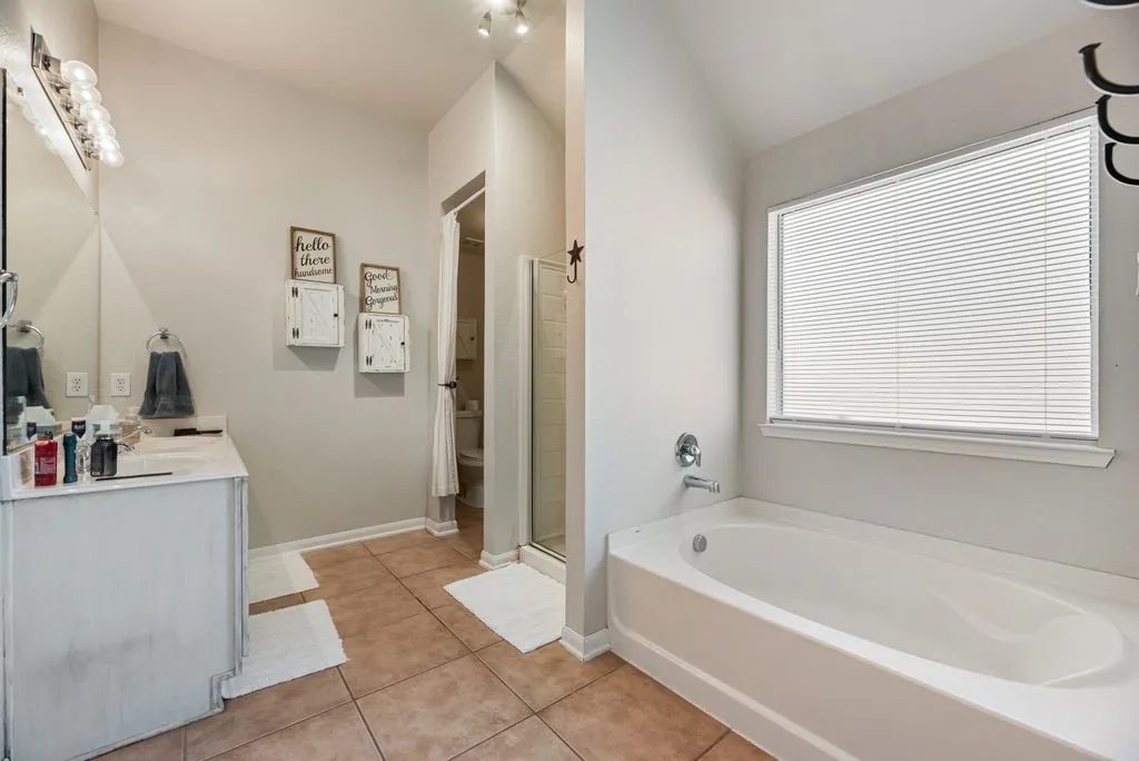 Single Family Residence For Sale in Tarrant County , 13708 Trail Break Drive, Fort Worth, Texas 76052, 3 Bedroom, 2 Bathroom, 2 Garage spaces, 1,664 Sqft, built in 2005, mls#21296500, Real Estate Agent in Fort Worth, Homes For Sale in Tarrant county, Homes For Sale in Fort Worth, Realtor in Fort Worth Texas, Real Estate Brokerage Independent Realty Texas, Luminita Cordes Realtor