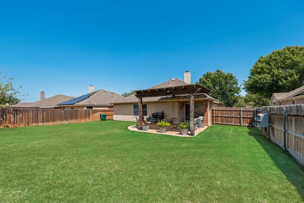 Single Family Residence For Sale in Tarrant County , 13708 Trail Break Drive, Fort Worth, Texas 76052, 3 Bedroom, 2 Bathroom, 2 Garage spaces, 1,664 Sqft, built in 2005, mls#21296500, Real Estate Agent in Fort Worth, Homes For Sale in Tarrant county, Homes For Sale in Fort Worth, Realtor in Fort Worth Texas, Real Estate Brokerage Independent Realty Texas, Luminita Cordes Realtor