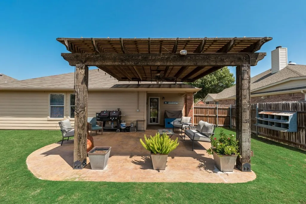 Single Family Residence For Sale in Tarrant County , 13708 Trail Break Drive, Fort Worth, Texas 76052, 3 Bedroom, 2 Bathroom, 2 Garage spaces, 1,664 Sqft, built in 2005, mls#21296500, Real Estate Agent in Fort Worth, Homes For Sale in Tarrant county, Homes For Sale in Fort Worth, Realtor in Fort Worth Texas, Real Estate Brokerage Independent Realty Texas, Luminita Cordes Realtor