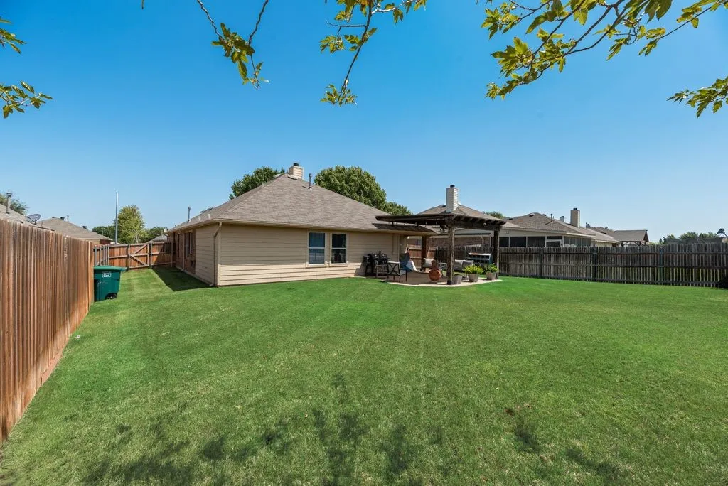 Single Family Residence For Sale in Tarrant County , 13708 Trail Break Drive, Fort Worth, Texas 76052, 3 Bedroom, 2 Bathroom, 2 Garage spaces, 1,664 Sqft, built in 2005, mls#21296500, Real Estate Agent in Fort Worth, Homes For Sale in Tarrant county, Homes For Sale in Fort Worth, Realtor in Fort Worth Texas, Real Estate Brokerage Independent Realty Texas, Luminita Cordes Realtor