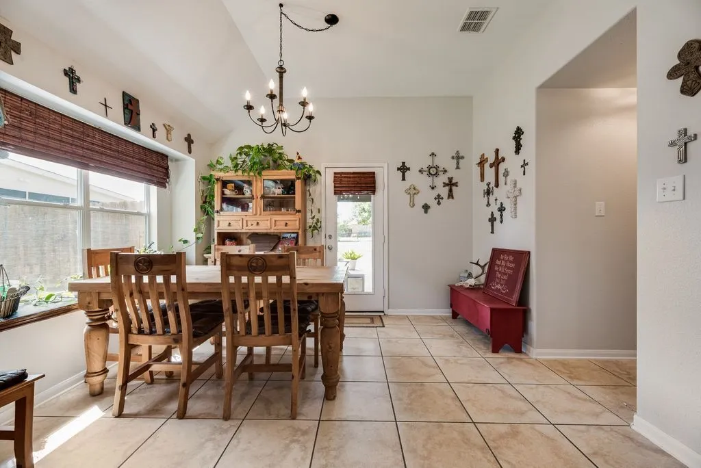 Single Family Residence For Sale in Tarrant County , 13708 Trail Break Drive, Fort Worth, Texas 76052, 3 Bedroom, 2 Bathroom, 2 Garage spaces, 1,664 Sqft, built in 2005, mls#21296500, Real Estate Agent in Fort Worth, Homes For Sale in Tarrant county, Homes For Sale in Fort Worth, Realtor in Fort Worth Texas, Real Estate Brokerage Independent Realty Texas, Luminita Cordes Realtor
