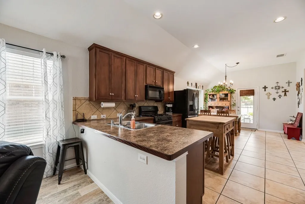 Single Family Residence For Sale in Tarrant County , 13708 Trail Break Drive, Fort Worth, Texas 76052, 3 Bedroom, 2 Bathroom, 2 Garage spaces, 1,664 Sqft, built in 2005, mls#21296500, Real Estate Agent in Fort Worth, Homes For Sale in Tarrant county, Homes For Sale in Fort Worth, Realtor in Fort Worth Texas, Real Estate Brokerage Independent Realty Texas, Luminita Cordes Realtor