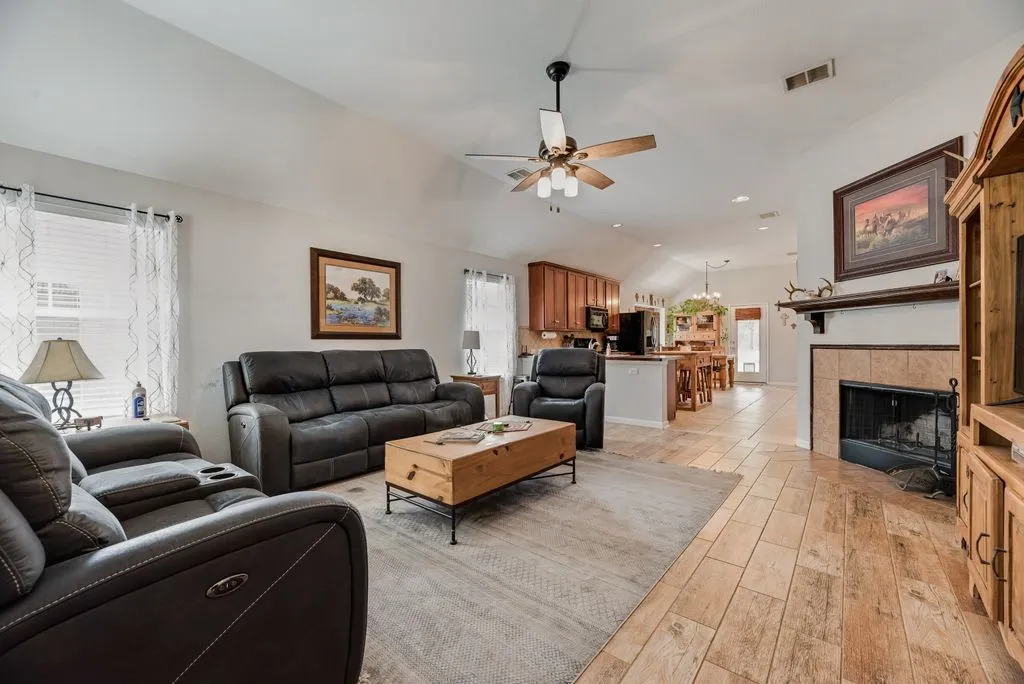 Single Family Residence For Sale in Tarrant County , 13708 Trail Break Drive, Fort Worth, Texas 76052, 3 Bedroom, 2 Bathroom, 2 Garage spaces, 1,664 Sqft, built in 2005, mls#21296500, Real Estate Agent in Fort Worth, Homes For Sale in Tarrant county, Homes For Sale in Fort Worth, Realtor in Fort Worth Texas, Real Estate Brokerage Independent Realty Texas, Luminita Cordes Realtor