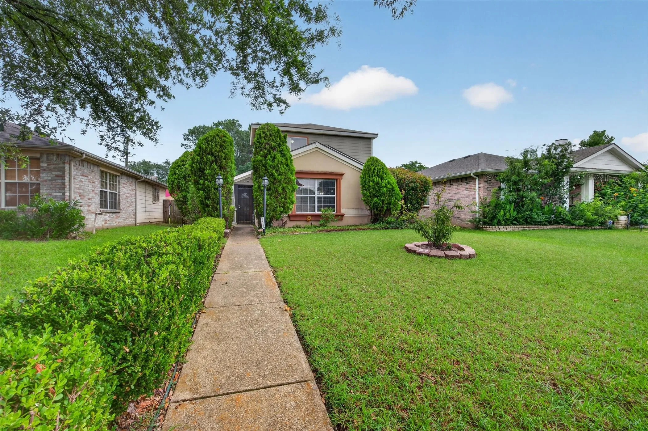 Single Family Residence For Rent in Dallas County , 10320 Carolina Oaks Drive, Dallas, Texas 75227, 4 Bedrooms, 2 Bathrooms, 2 Garage spaces, 1,453 Sqft, built in 1996, Price $1,900, mls#21296533, Real Estate Agent in Dallas, Homes For Rent in Dallas county, Homes For Rent in Dallas, Realtor in Dallas Texas, Real Estate Brokerage Independent Realty Texas, Luminita Cordes Realtor