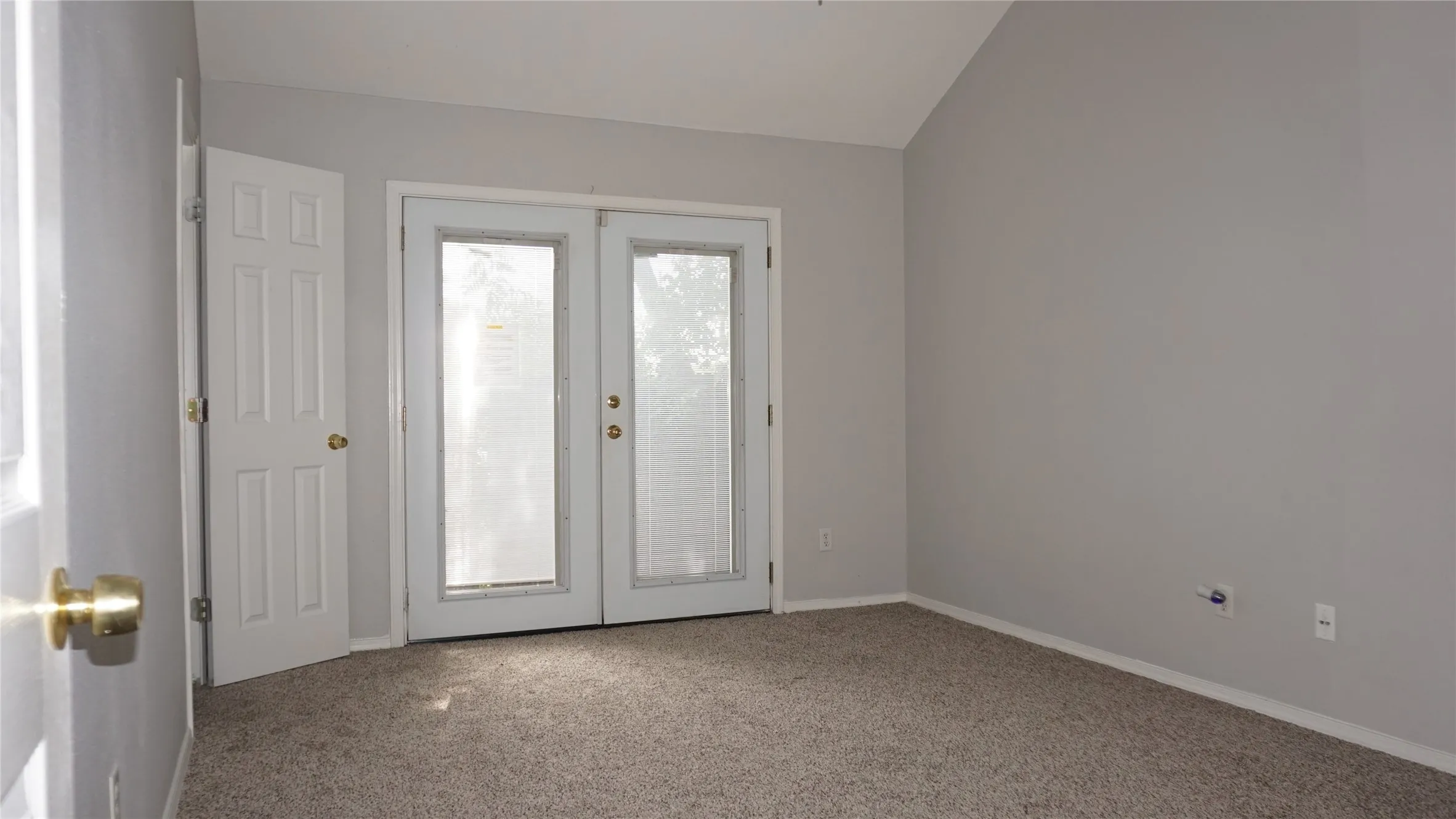 Duplex For Rent in Tarrant County , 7819 Novella Drive 7817, Fort Worth, Texas 76134, 3 Bedroom, 2 Bathroom, 1 Garage spaces, 1,055 Sqft, built in 2006, mls#21260453, Real Estate Agent in Fort Worth, Homes For Rent in Tarrant county, Homes For Rent in Fort Worth, Realtor in Fort Worth Texas, Real Estate Brokerage Independent Realty Texas, Luminita Cordes Realtor