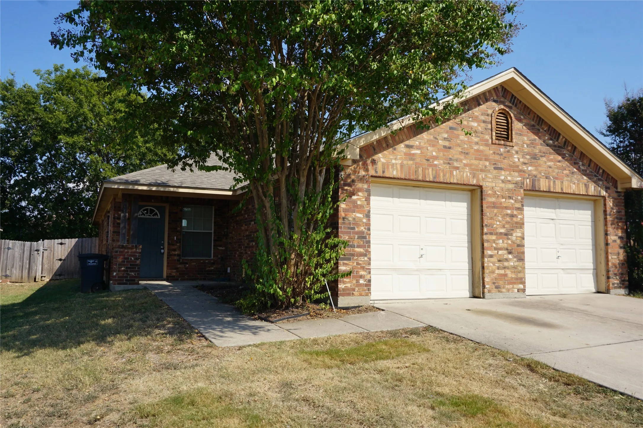 Duplex For Rent in Tarrant County , 7819 Novella Drive 7817, Fort Worth, Texas 76134, 3 Bedroom, 2 Bathroom, 1 Garage spaces, 1,055 Sqft, built in 2006, mls#21260453, Real Estate Agent in Fort Worth, Homes For Rent in Tarrant county, Homes For Rent in Fort Worth, Realtor in Fort Worth Texas, Real Estate Brokerage Independent Realty Texas, Luminita Cordes Realtor