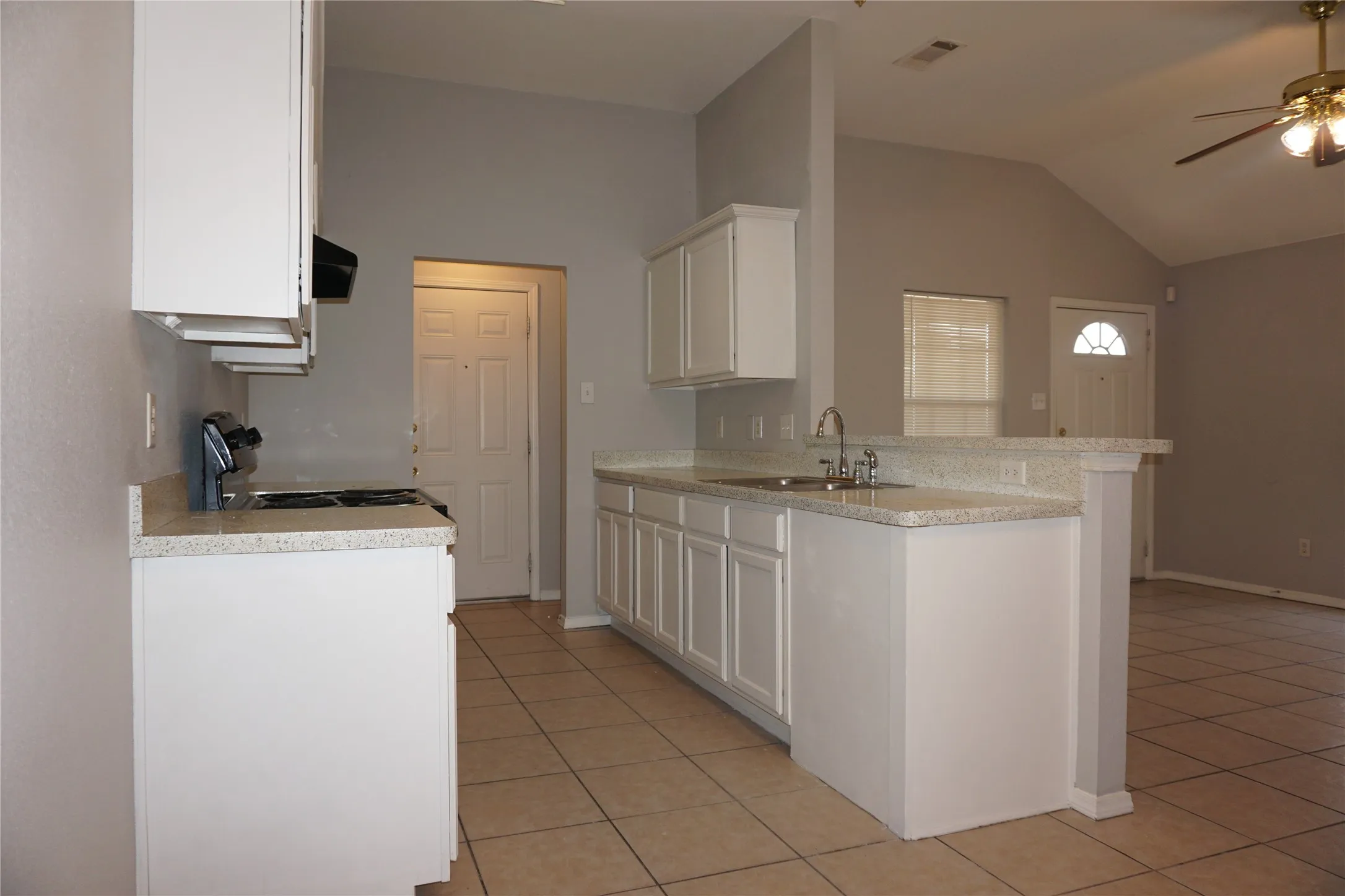 Duplex For Rent in Tarrant County , 7819 Novella Drive 7817, Fort Worth, Texas 76134, 3 Bedroom, 2 Bathroom, 1 Garage spaces, 1,055 Sqft, built in 2006, mls#21260453, Real Estate Agent in Fort Worth, Homes For Rent in Tarrant county, Homes For Rent in Fort Worth, Realtor in Fort Worth Texas, Real Estate Brokerage Independent Realty Texas, Luminita Cordes Realtor