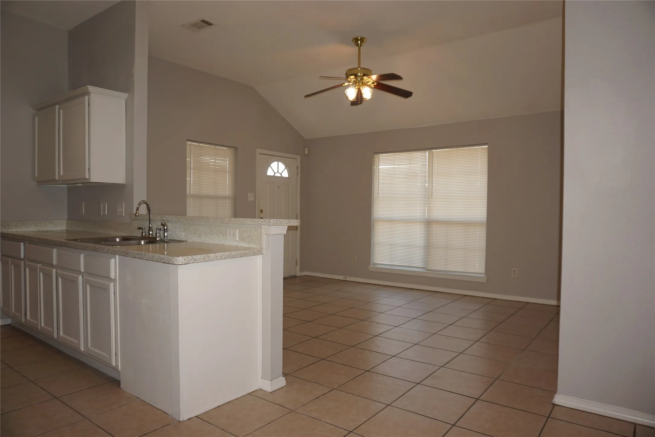 Duplex For Rent in Tarrant County , 7819 Novella Drive 7817, Fort Worth, Texas 76134, 3 Bedroom, 2 Bathroom, 1 Garage spaces, 1,055 Sqft, built in 2006, mls#21260453, Real Estate Agent in Fort Worth, Homes For Rent in Tarrant county, Homes For Rent in Fort Worth, Realtor in Fort Worth Texas, Real Estate Brokerage Independent Realty Texas, Luminita Cordes Realtor