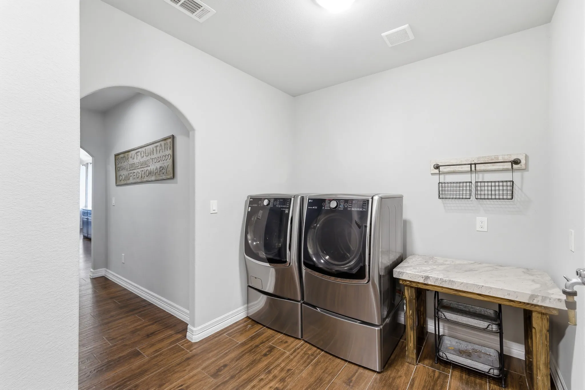 Single Family Residence For Sale in Wise County , 6270 High Mesa Drive, Justin, Texas 76247, 4 Bedroom, 4 Bathroom, 2 Garage spaces, 3,475 Sqft, built in 2017, mls#21295072, Real Estate Agent in Justin, Homes For Sale in Wise county, Homes For Sale in Justin, Realtor in Justin Texas, Real Estate Brokerage Independent Realty Texas, Luminita Cordes Realtor
