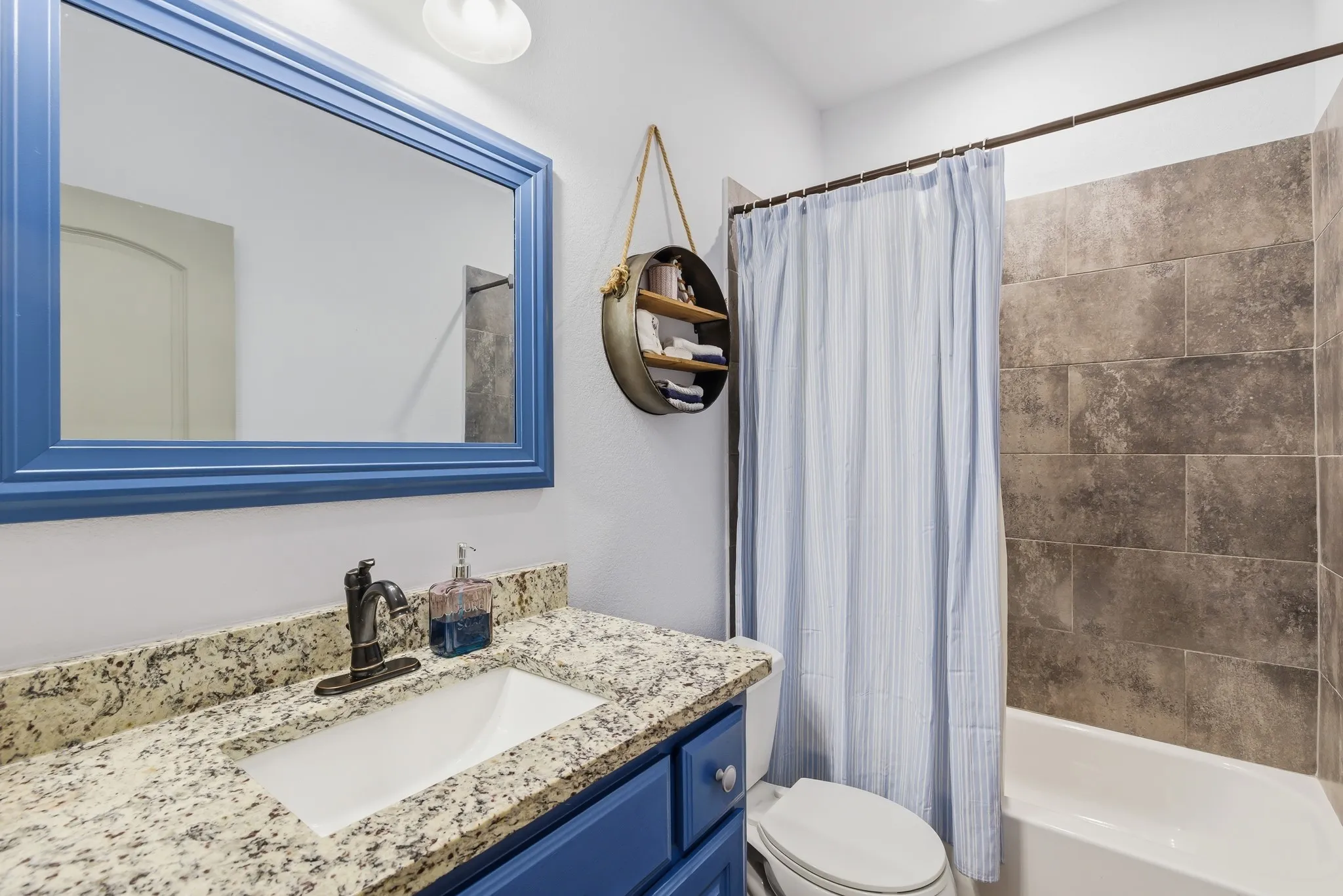 Single Family Residence For Sale in Wise County , 6270 High Mesa Drive, Justin, Texas 76247, 4 Bedroom, 4 Bathroom, 2 Garage spaces, 3,475 Sqft, built in 2017, mls#21295072, Real Estate Agent in Justin, Homes For Sale in Wise county, Homes For Sale in Justin, Realtor in Justin Texas, Real Estate Brokerage Independent Realty Texas, Luminita Cordes Realtor