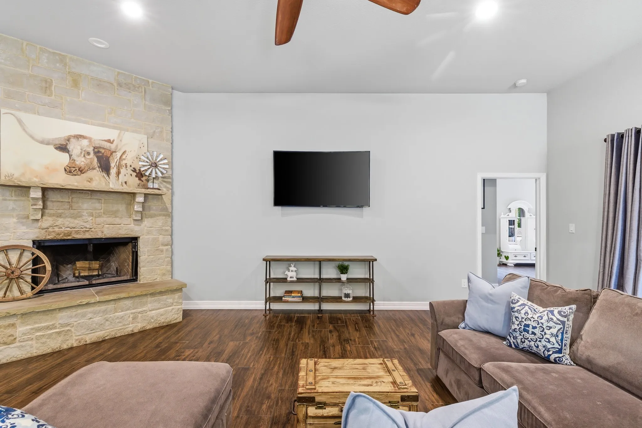 Single Family Residence For Sale in Wise County , 6270 High Mesa Drive, Justin, Texas 76247, 4 Bedroom, 4 Bathroom, 2 Garage spaces, 3,475 Sqft, built in 2017, mls#21295072, Real Estate Agent in Justin, Homes For Sale in Wise county, Homes For Sale in Justin, Realtor in Justin Texas, Real Estate Brokerage Independent Realty Texas, Luminita Cordes Realtor