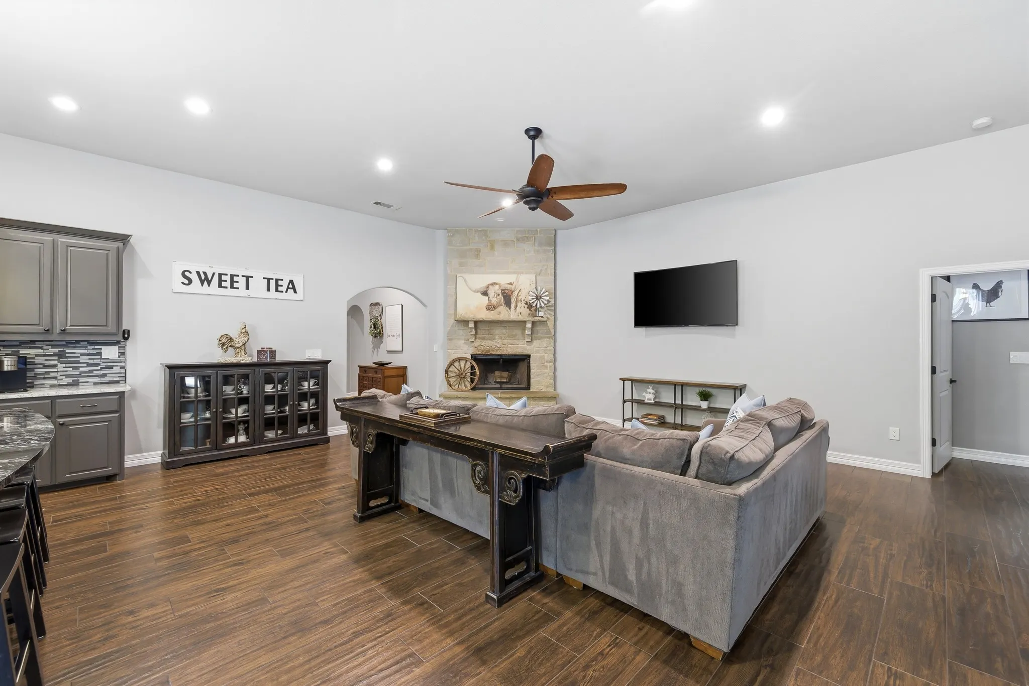 Single Family Residence For Sale in Wise County , 6270 High Mesa Drive, Justin, Texas 76247, 4 Bedroom, 4 Bathroom, 2 Garage spaces, 3,475 Sqft, built in 2017, mls#21295072, Real Estate Agent in Justin, Homes For Sale in Wise county, Homes For Sale in Justin, Realtor in Justin Texas, Real Estate Brokerage Independent Realty Texas, Luminita Cordes Realtor