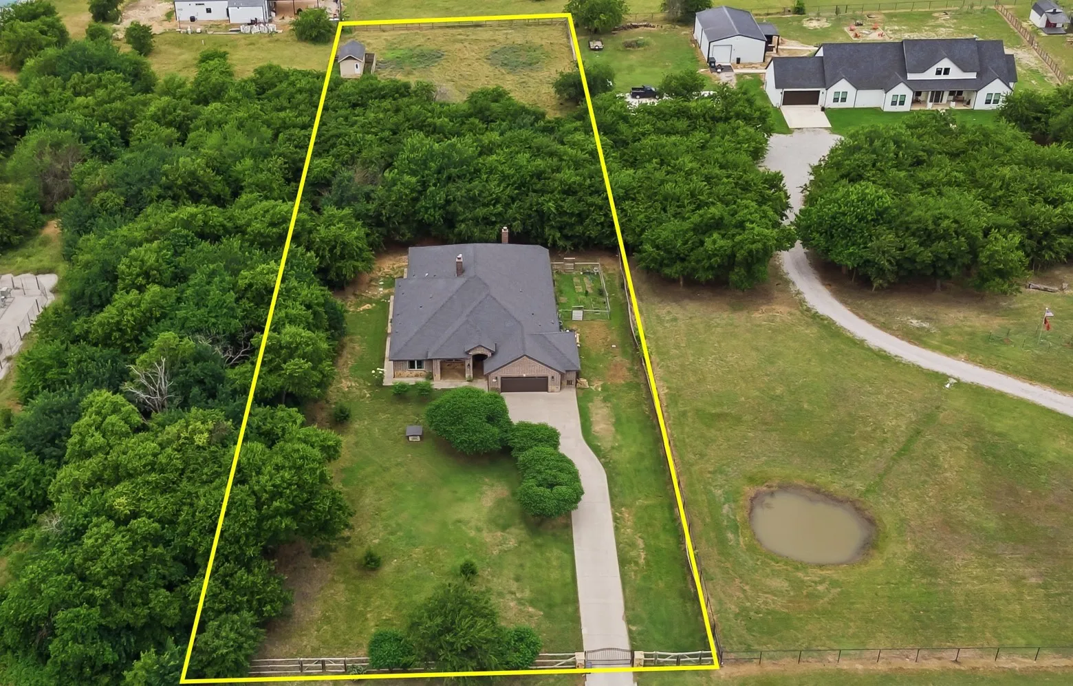 Single Family Residence For Sale in Wise County , 6270 High Mesa Drive, Justin, Texas 76247, 4 Bedroom, 4 Bathroom, 2 Garage spaces, 3,475 Sqft, built in 2017, mls#21295072, Real Estate Agent in Justin, Homes For Sale in Wise county, Homes For Sale in Justin, Realtor in Justin Texas, Real Estate Brokerage Independent Realty Texas, Luminita Cordes Realtor