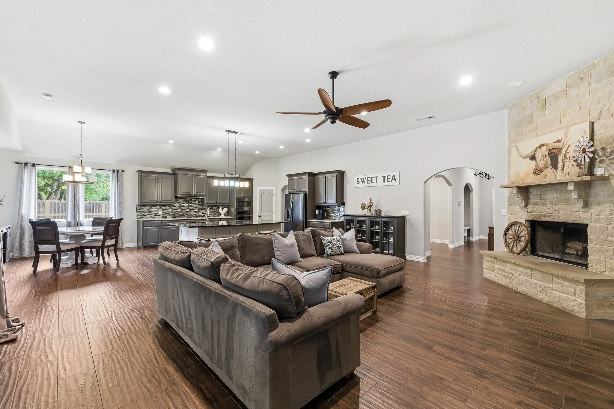 Single Family Residence For Sale in Wise County , 6270 High Mesa Drive, Justin, Texas 76247, 4 Bedroom, 4 Bathroom, 2 Garage spaces, 3,475 Sqft, built in 2017, mls#21295072, Real Estate Agent in Justin, Homes For Sale in Wise county, Homes For Sale in Justin, Realtor in Justin Texas, Real Estate Brokerage Independent Realty Texas, Luminita Cordes Realtor