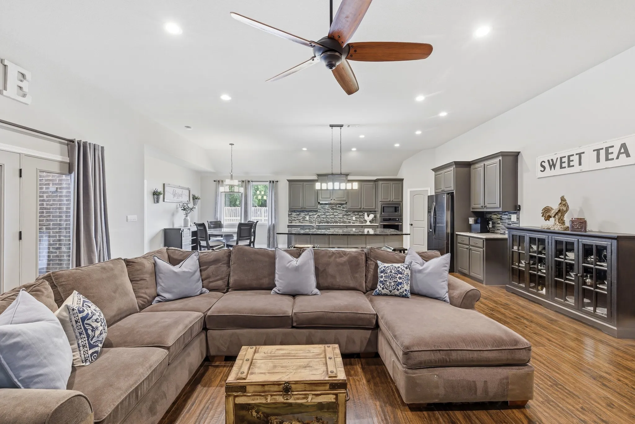 Single Family Residence For Sale in Wise County , 6270 High Mesa Drive, Justin, Texas 76247, 4 Bedroom, 4 Bathroom, 2 Garage spaces, 3,475 Sqft, built in 2017, mls#21295072, Real Estate Agent in Justin, Homes For Sale in Wise county, Homes For Sale in Justin, Realtor in Justin Texas, Real Estate Brokerage Independent Realty Texas, Luminita Cordes Realtor