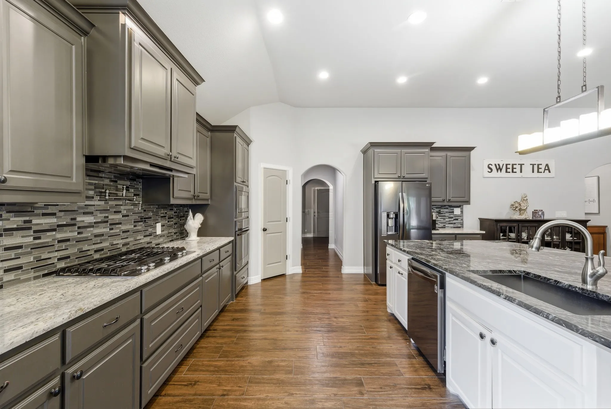 Single Family Residence For Sale in Wise County , 6270 High Mesa Drive, Justin, Texas 76247, 4 Bedroom, 4 Bathroom, 2 Garage spaces, 3,475 Sqft, built in 2017, mls#21295072, Real Estate Agent in Justin, Homes For Sale in Wise county, Homes For Sale in Justin, Realtor in Justin Texas, Real Estate Brokerage Independent Realty Texas, Luminita Cordes Realtor