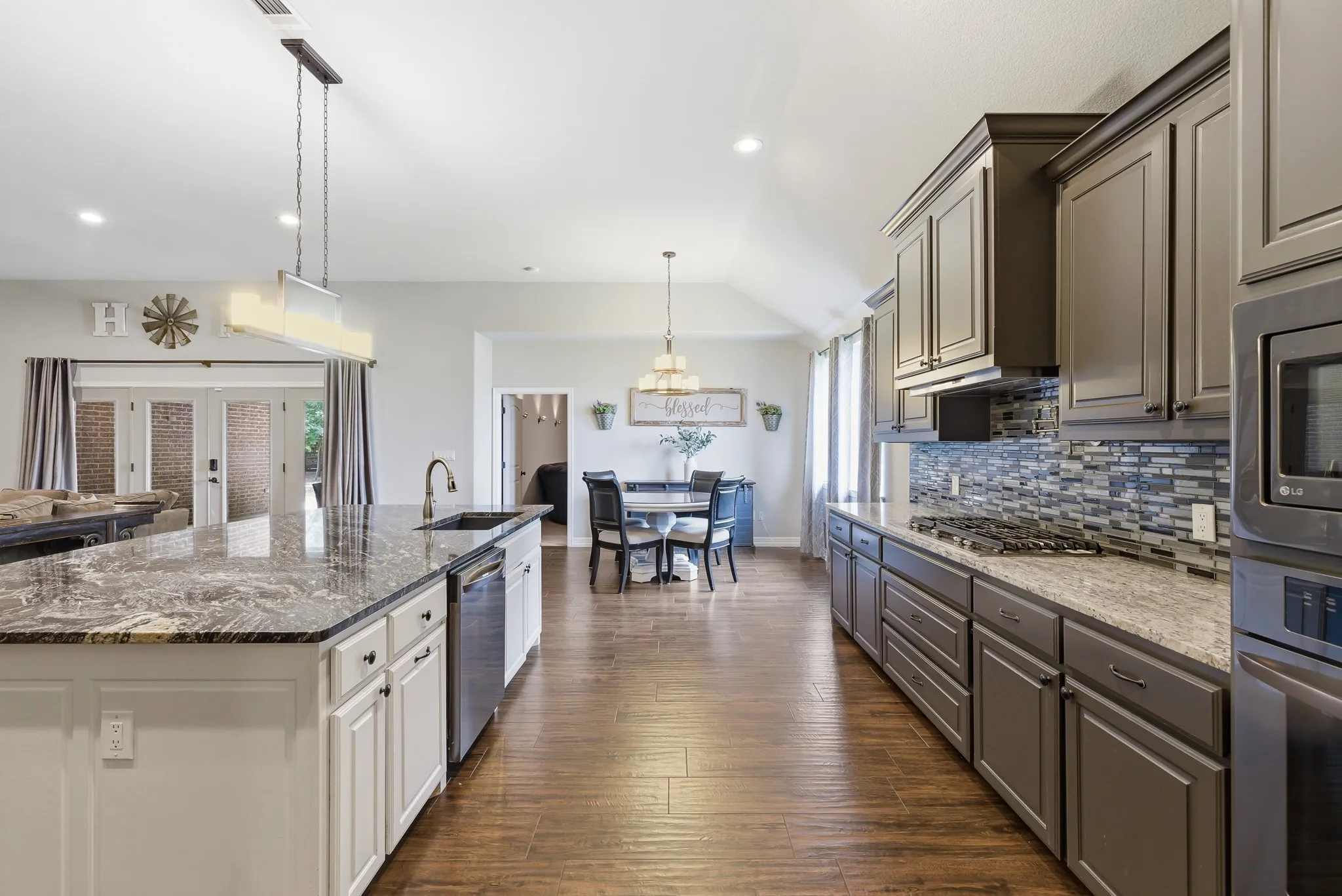 Single Family Residence For Sale in Wise County , 6270 High Mesa Drive, Justin, Texas 76247, 4 Bedroom, 4 Bathroom, 2 Garage spaces, 3,475 Sqft, built in 2017, mls#21295072, Real Estate Agent in Justin, Homes For Sale in Wise county, Homes For Sale in Justin, Realtor in Justin Texas, Real Estate Brokerage Independent Realty Texas, Luminita Cordes Realtor