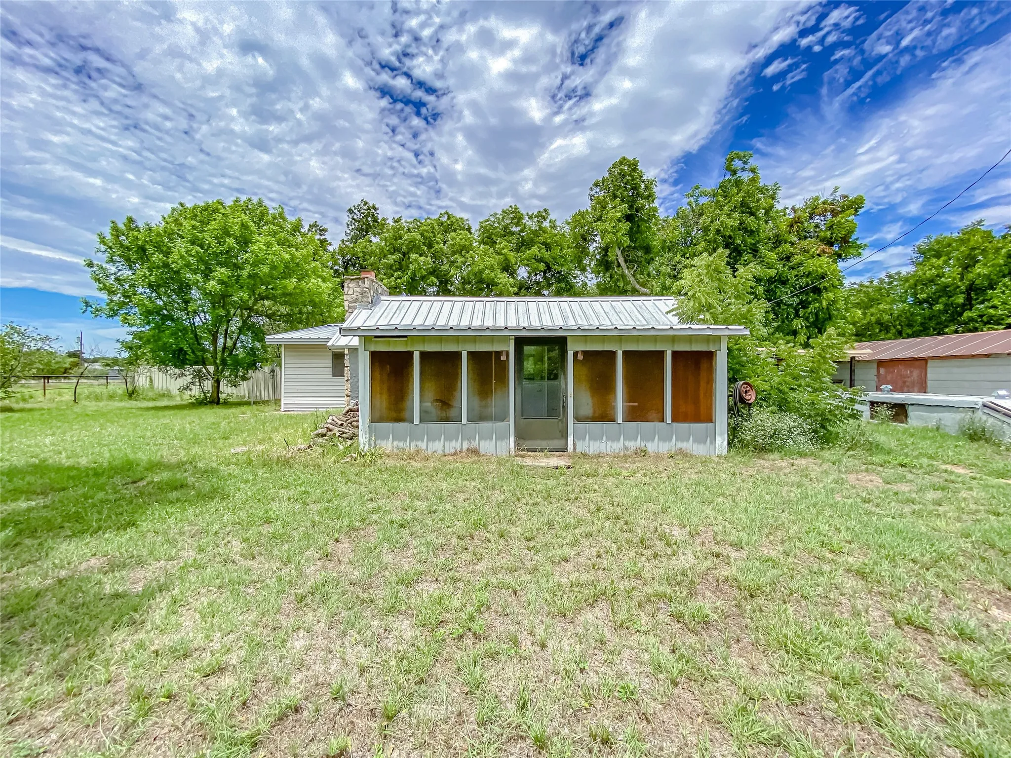 Single Family Residence For Sale in Callahan County , 510 Hamby Road, Clyde, Texas 79510, 3 Bedroom, 2 Bathroom, Garage spaces, 1,836 Sqft, built in 1940, mls#21295336, Real Estate Agent in Clyde, Homes For Sale in Callahan county, Homes For Sale in Clyde, Realtor in Clyde Texas, Real Estate Brokerage Independent Realty Texas, Luminita Cordes Realtor