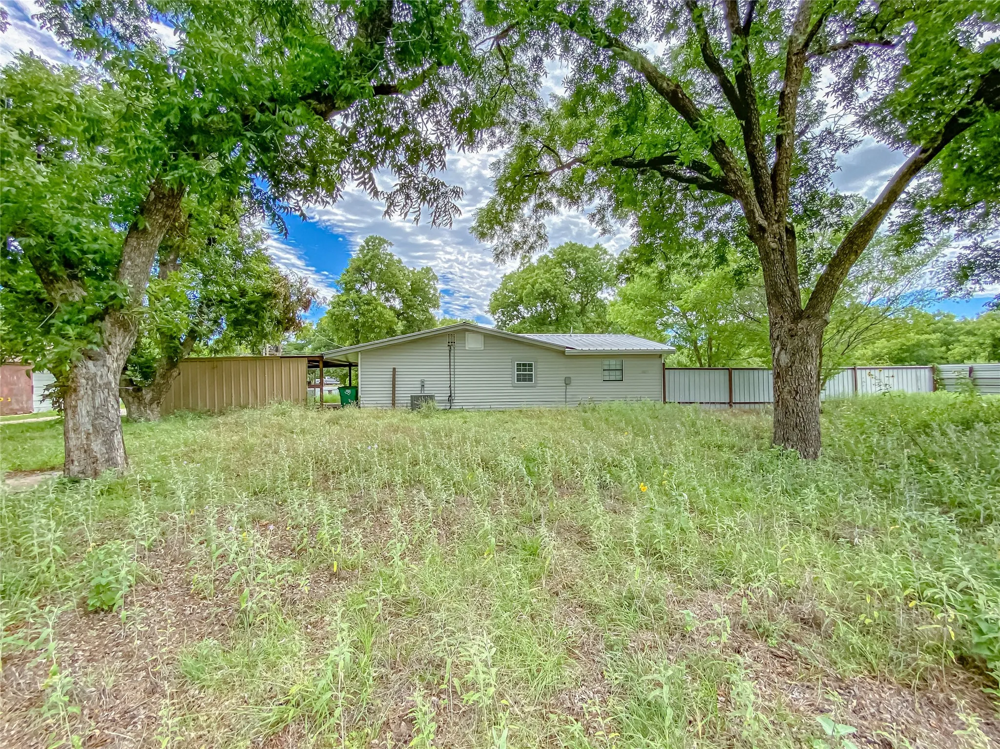 Single Family Residence For Sale in Callahan County , 510 Hamby Road, Clyde, Texas 79510, 3 Bedroom, 2 Bathroom, Garage spaces, 1,836 Sqft, built in 1940, mls#21295336, Real Estate Agent in Clyde, Homes For Sale in Callahan county, Homes For Sale in Clyde, Realtor in Clyde Texas, Real Estate Brokerage Independent Realty Texas, Luminita Cordes Realtor