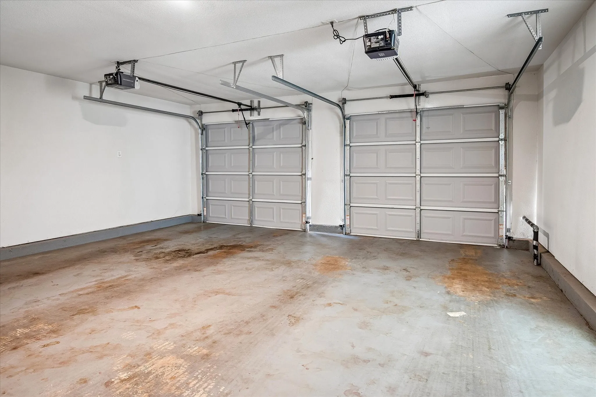 Spacious oversized garage