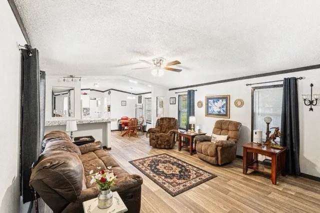 Single Family Residence For Sale in Hill County , 479 Live Oak Loop, Whitney, Texas 76692, 3 Bedroom, 2 Bathroom, Garage spaces, 1,248 Sqft, built in 1985, mls#21295889, Real Estate Agent in Whitney, Homes For Sale in Hill county, Homes For Sale in Whitney, Realtor in Whitney Texas, Real Estate Brokerage Independent Realty Texas, Luminita Cordes Realtor