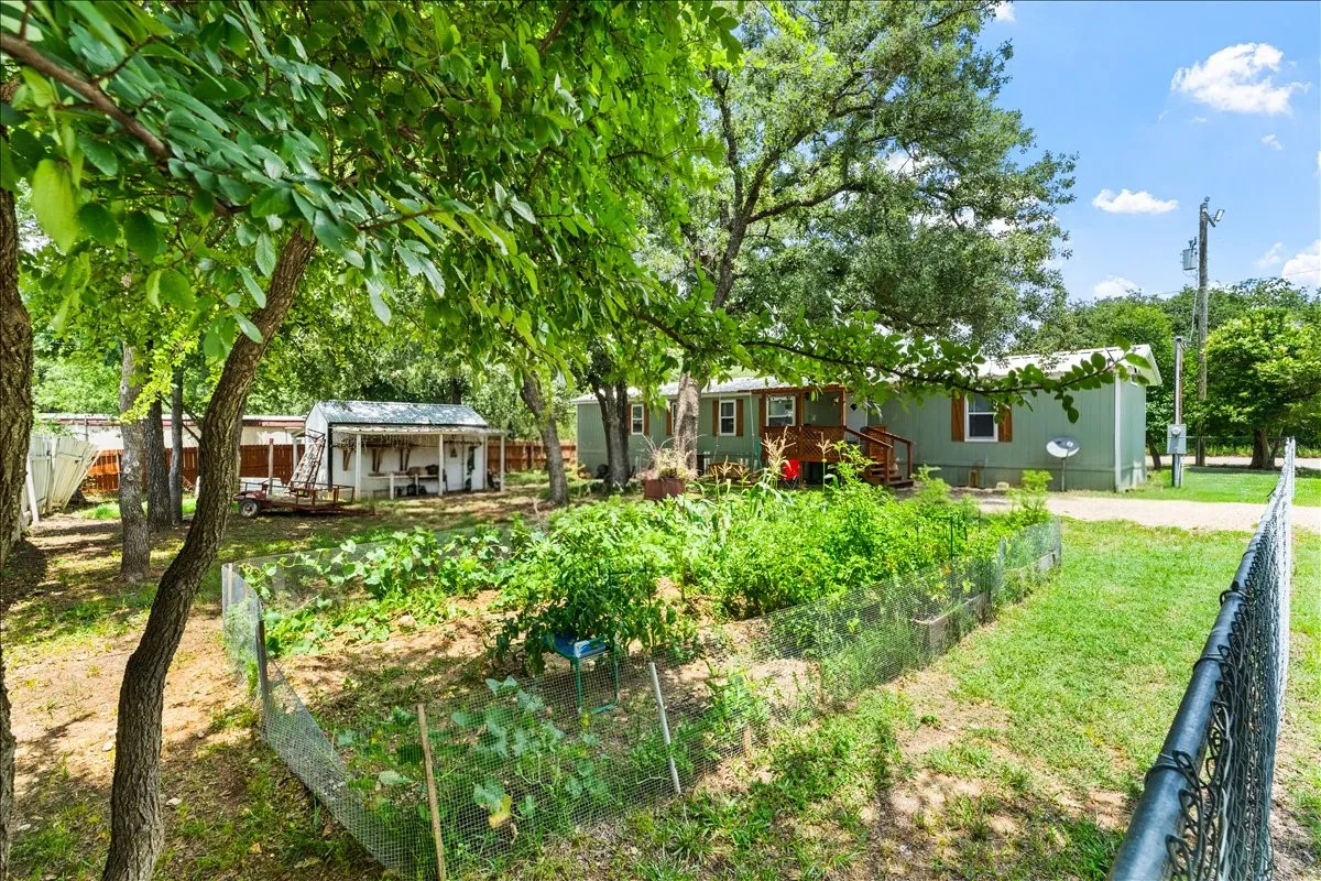 Single Family Residence For Sale in Hill County , 479 Live Oak Loop, Whitney, Texas 76692, 3 Bedroom, 2 Bathroom, Garage spaces, 1,248 Sqft, built in 1985, mls#21295889, Real Estate Agent in Whitney, Homes For Sale in Hill county, Homes For Sale in Whitney, Realtor in Whitney Texas, Real Estate Brokerage Independent Realty Texas, Luminita Cordes Realtor
