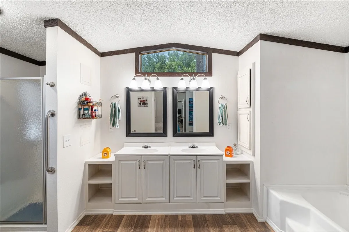 Single Family Residence For Sale in Hill County , 479 Live Oak Loop, Whitney, Texas 76692, 3 Bedroom, 2 Bathroom, Garage spaces, 1,248 Sqft, built in 1985, mls#21295889, Real Estate Agent in Whitney, Homes For Sale in Hill county, Homes For Sale in Whitney, Realtor in Whitney Texas, Real Estate Brokerage Independent Realty Texas, Luminita Cordes Realtor