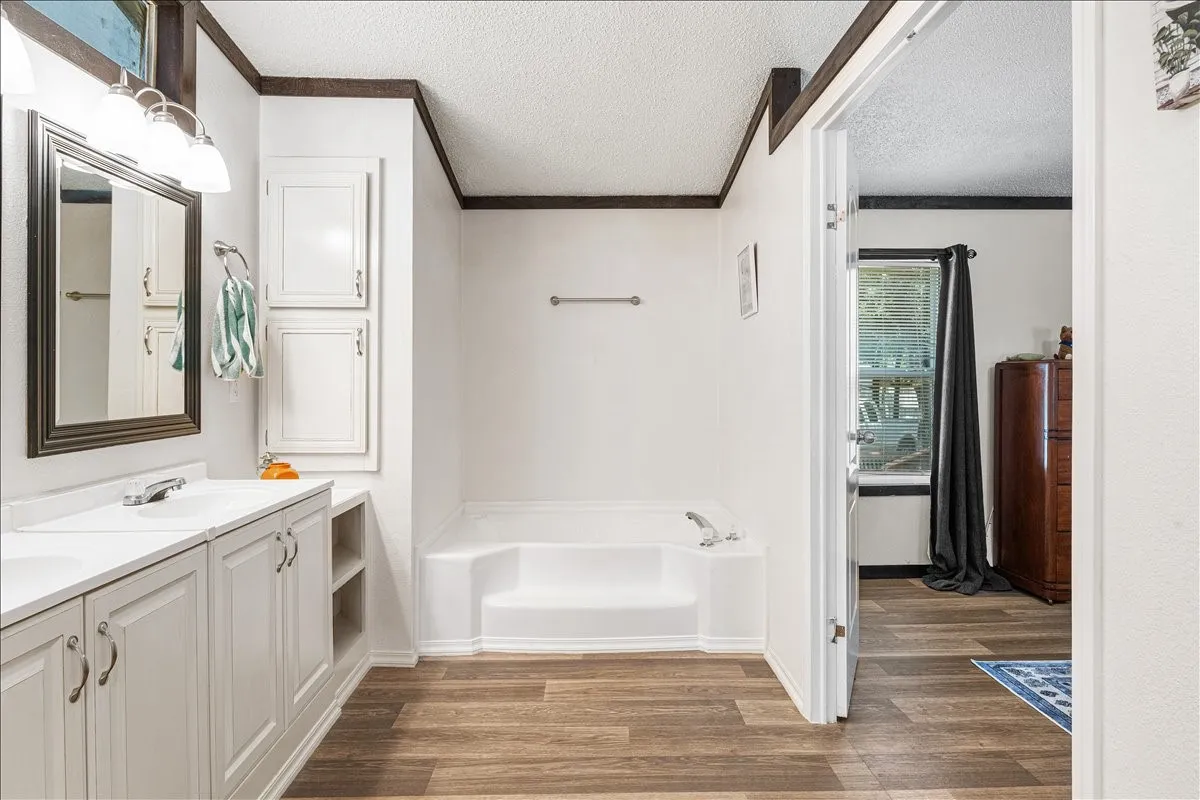 Single Family Residence For Sale in Hill County , 479 Live Oak Loop, Whitney, Texas 76692, 3 Bedroom, 2 Bathroom, Garage spaces, 1,248 Sqft, built in 1985, mls#21295889, Real Estate Agent in Whitney, Homes For Sale in Hill county, Homes For Sale in Whitney, Realtor in Whitney Texas, Real Estate Brokerage Independent Realty Texas, Luminita Cordes Realtor