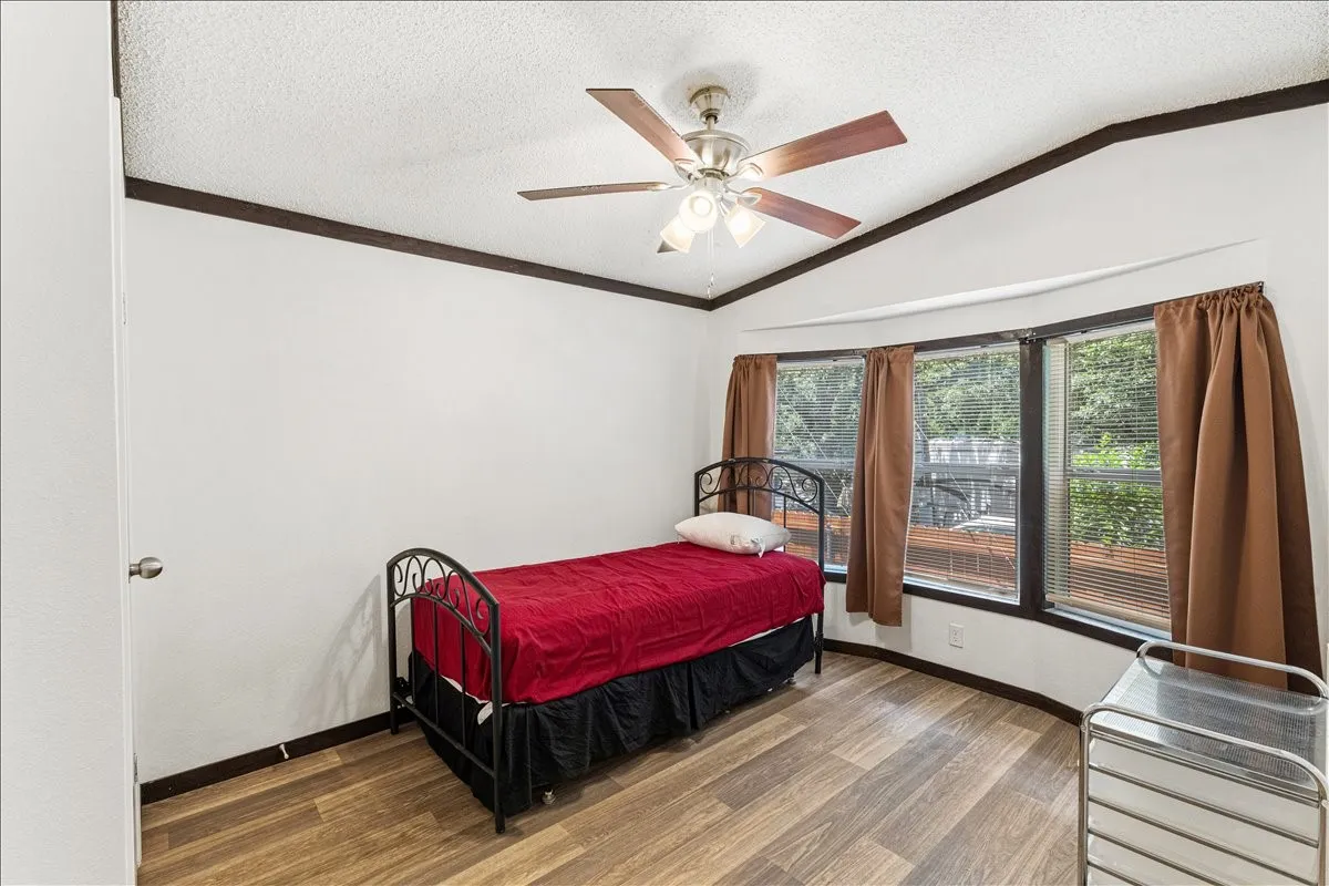 Single Family Residence For Sale in Hill County , 479 Live Oak Loop, Whitney, Texas 76692, 3 Bedroom, 2 Bathroom, Garage spaces, 1,248 Sqft, built in 1985, mls#21295889, Real Estate Agent in Whitney, Homes For Sale in Hill county, Homes For Sale in Whitney, Realtor in Whitney Texas, Real Estate Brokerage Independent Realty Texas, Luminita Cordes Realtor