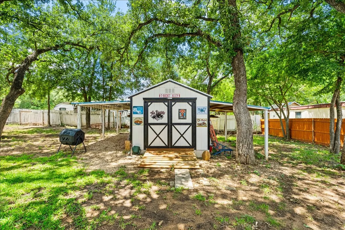 Single Family Residence For Sale in Hill County , 479 Live Oak Loop, Whitney, Texas 76692, 3 Bedroom, 2 Bathroom, Garage spaces, 1,248 Sqft, built in 1985, mls#21295889, Real Estate Agent in Whitney, Homes For Sale in Hill county, Homes For Sale in Whitney, Realtor in Whitney Texas, Real Estate Brokerage Independent Realty Texas, Luminita Cordes Realtor