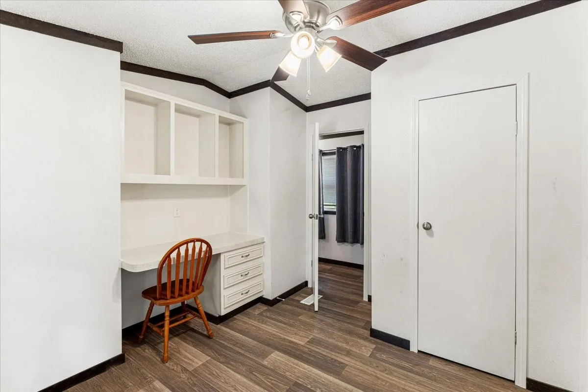Single Family Residence For Sale in Hill County , 479 Live Oak Loop, Whitney, Texas 76692, 3 Bedroom, 2 Bathroom, Garage spaces, 1,248 Sqft, built in 1985, mls#21295889, Real Estate Agent in Whitney, Homes For Sale in Hill county, Homes For Sale in Whitney, Realtor in Whitney Texas, Real Estate Brokerage Independent Realty Texas, Luminita Cordes Realtor