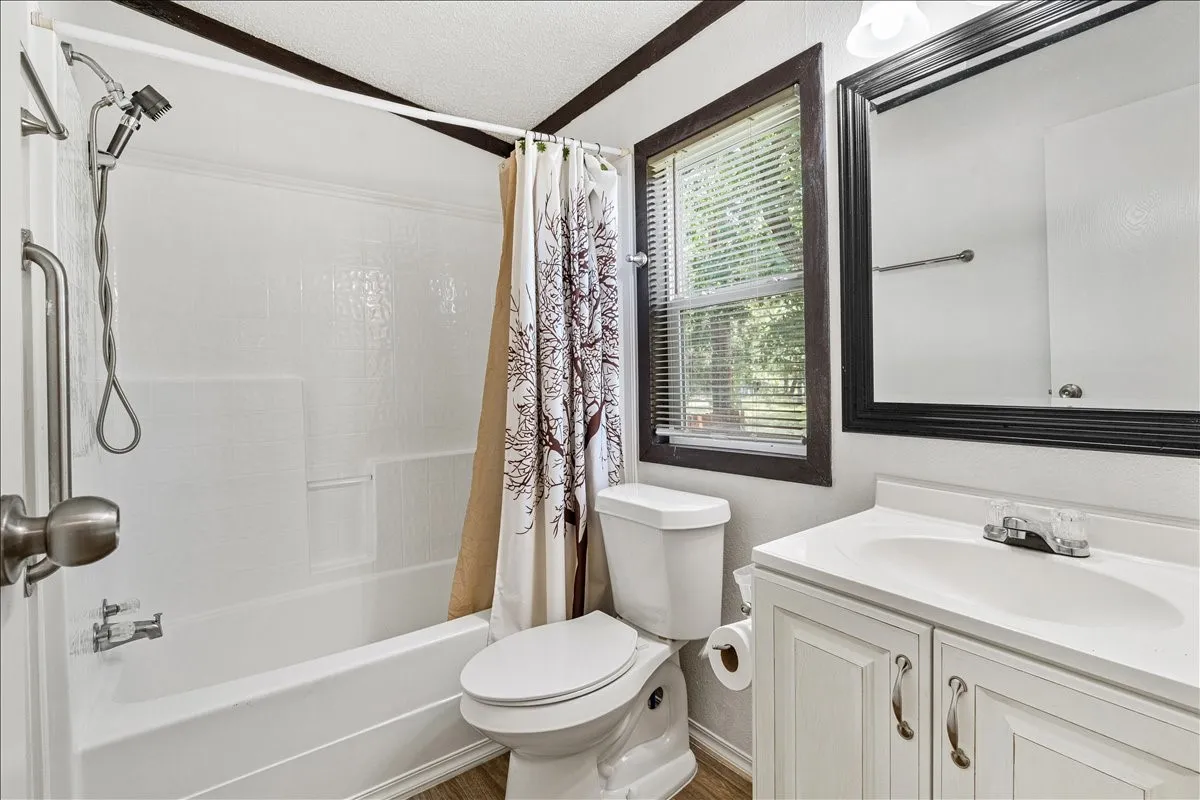 Single Family Residence For Sale in Hill County , 479 Live Oak Loop, Whitney, Texas 76692, 3 Bedroom, 2 Bathroom, Garage spaces, 1,248 Sqft, built in 1985, mls#21295889, Real Estate Agent in Whitney, Homes For Sale in Hill county, Homes For Sale in Whitney, Realtor in Whitney Texas, Real Estate Brokerage Independent Realty Texas, Luminita Cordes Realtor
