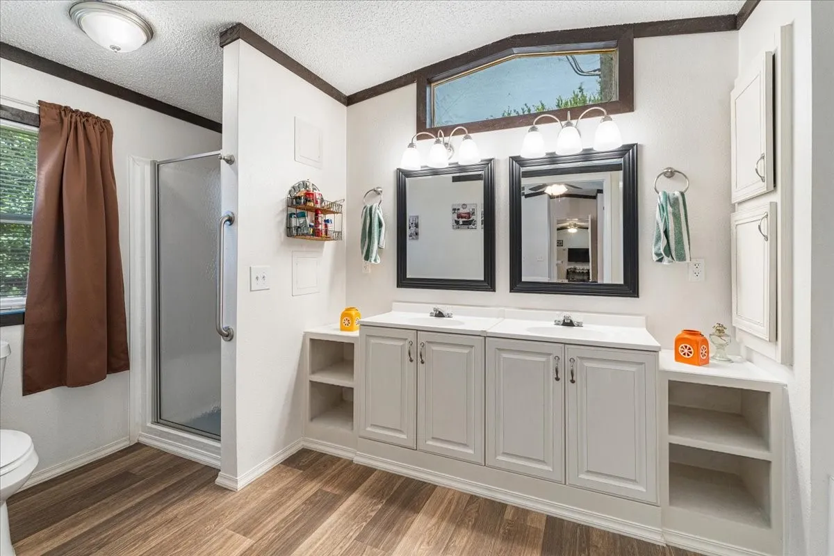 Single Family Residence For Sale in Hill County , 479 Live Oak Loop, Whitney, Texas 76692, 3 Bedroom, 2 Bathroom, Garage spaces, 1,248 Sqft, built in 1985, mls#21295889, Real Estate Agent in Whitney, Homes For Sale in Hill county, Homes For Sale in Whitney, Realtor in Whitney Texas, Real Estate Brokerage Independent Realty Texas, Luminita Cordes Realtor