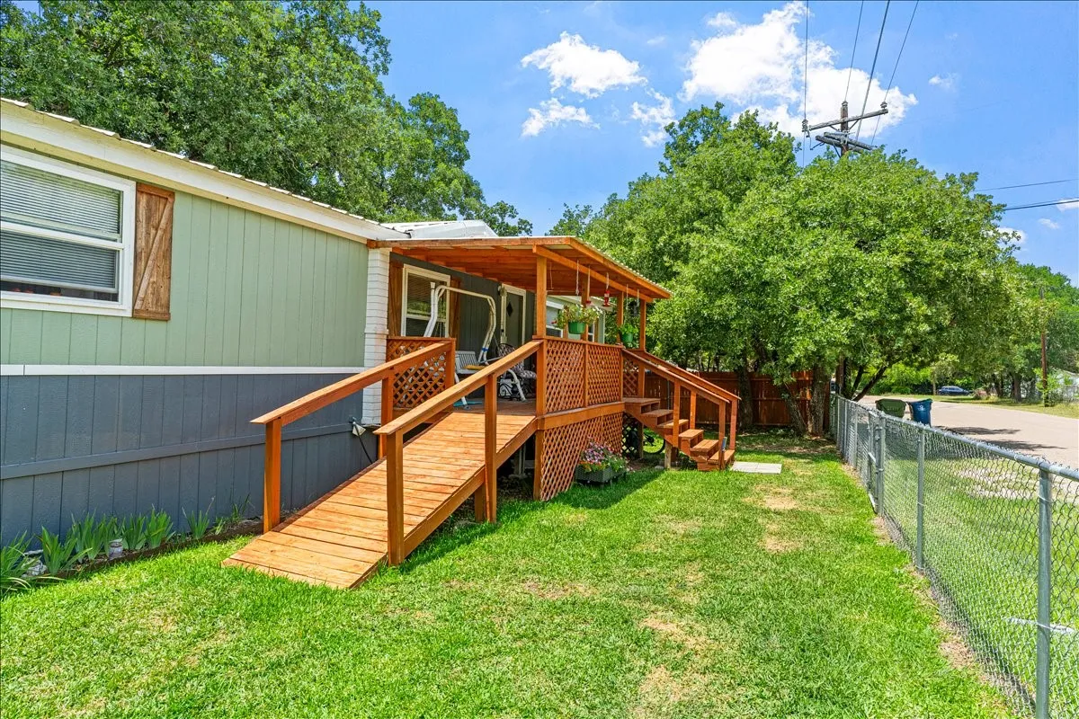 Single Family Residence For Sale in Hill County , 479 Live Oak Loop, Whitney, Texas 76692, 3 Bedroom, 2 Bathroom, Garage spaces, 1,248 Sqft, built in 1985, mls#21295889, Real Estate Agent in Whitney, Homes For Sale in Hill county, Homes For Sale in Whitney, Realtor in Whitney Texas, Real Estate Brokerage Independent Realty Texas, Luminita Cordes Realtor