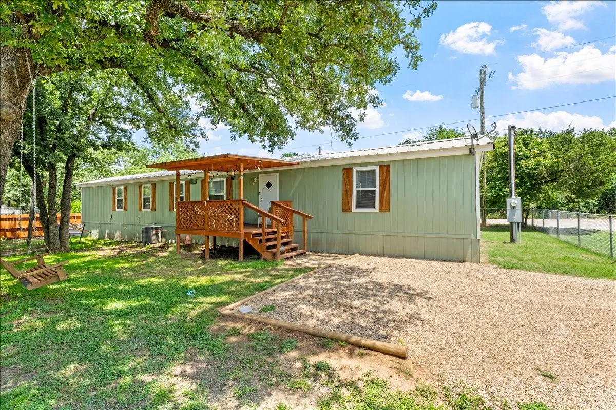 Single Family Residence For Sale in Hill County , 479 Live Oak Loop, Whitney, Texas 76692, 3 Bedroom, 2 Bathroom, Garage spaces, 1,248 Sqft, built in 1985, mls#21295889, Real Estate Agent in Whitney, Homes For Sale in Hill county, Homes For Sale in Whitney, Realtor in Whitney Texas, Real Estate Brokerage Independent Realty Texas, Luminita Cordes Realtor