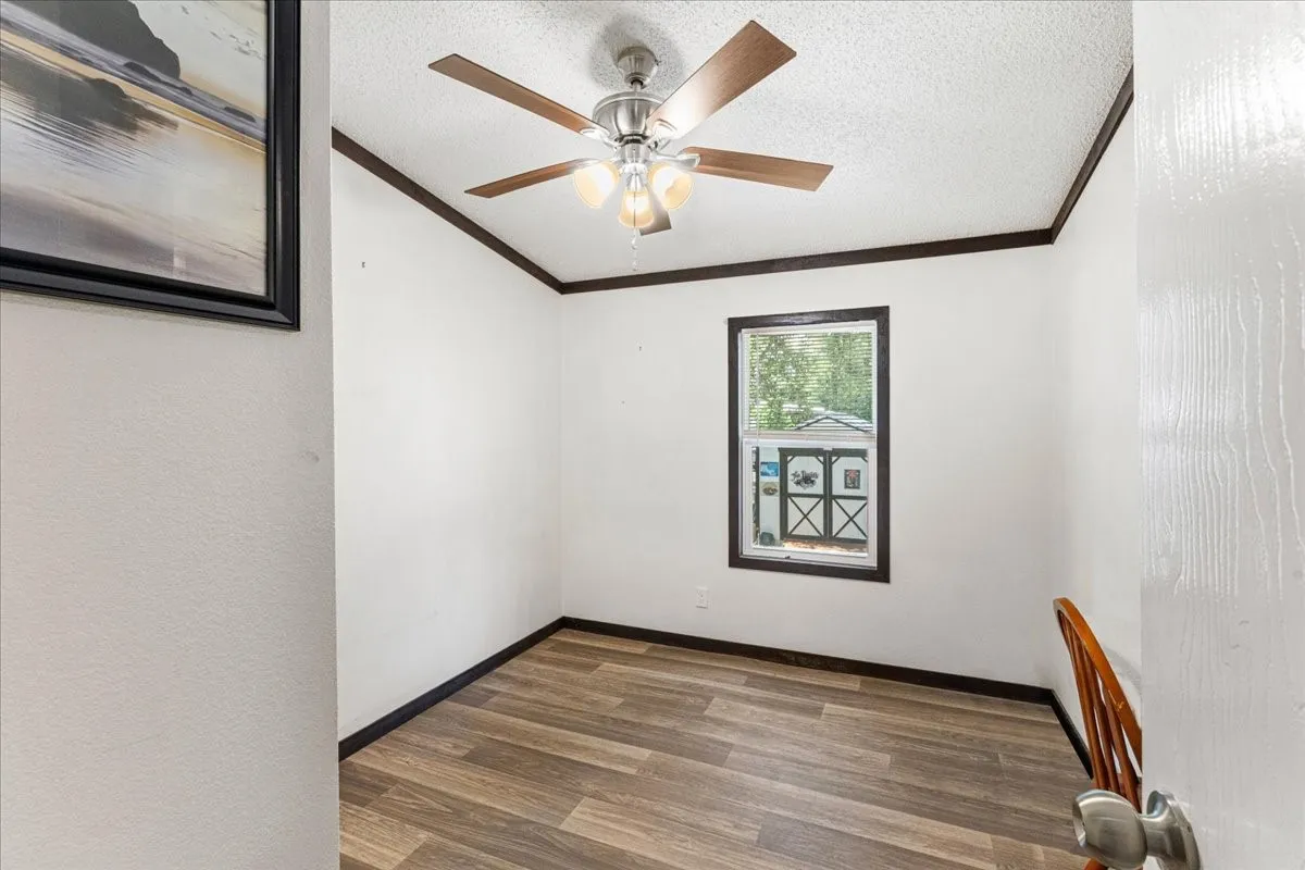 Single Family Residence For Sale in Hill County , 479 Live Oak Loop, Whitney, Texas 76692, 3 Bedroom, 2 Bathroom, Garage spaces, 1,248 Sqft, built in 1985, mls#21295889, Real Estate Agent in Whitney, Homes For Sale in Hill county, Homes For Sale in Whitney, Realtor in Whitney Texas, Real Estate Brokerage Independent Realty Texas, Luminita Cordes Realtor