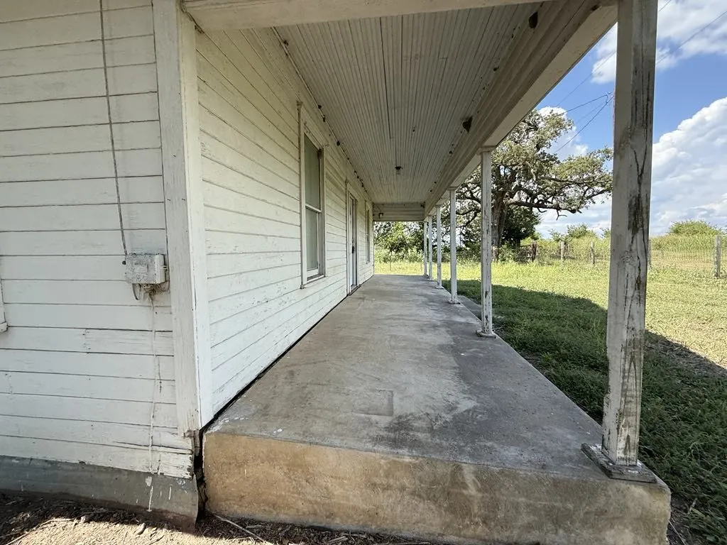 Single Family Residence For Sale in Falls County , TBD Cr 105a, Riesel, Texas 76682, 3 Bedroom, 1 Bathroom, Garage spaces, 1,386 Sqft, built in 1950, mls#21293348, Real Estate Agent in Riesel, Homes For Sale in Falls county, Homes For Sale in Riesel, Realtor in Riesel Texas, Real Estate Brokerage Independent Realty Texas, Luminita Cordes Realtor