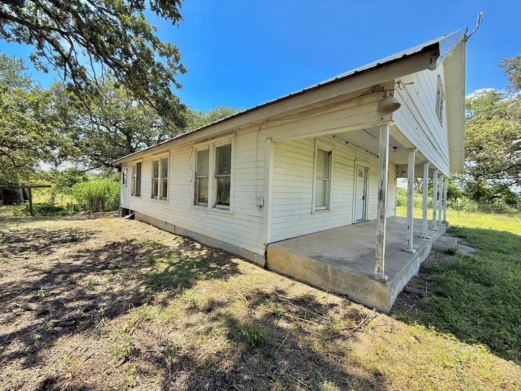 Single Family Residence For Sale in Falls County , TBD Cr 105a, Riesel, Texas 76682, 3 Bedroom, 1 Bathroom, Garage spaces, 1,386 Sqft, built in 1950, mls#21293348, Real Estate Agent in Riesel, Homes For Sale in Falls county, Homes For Sale in Riesel, Realtor in Riesel Texas, Real Estate Brokerage Independent Realty Texas, Luminita Cordes Realtor