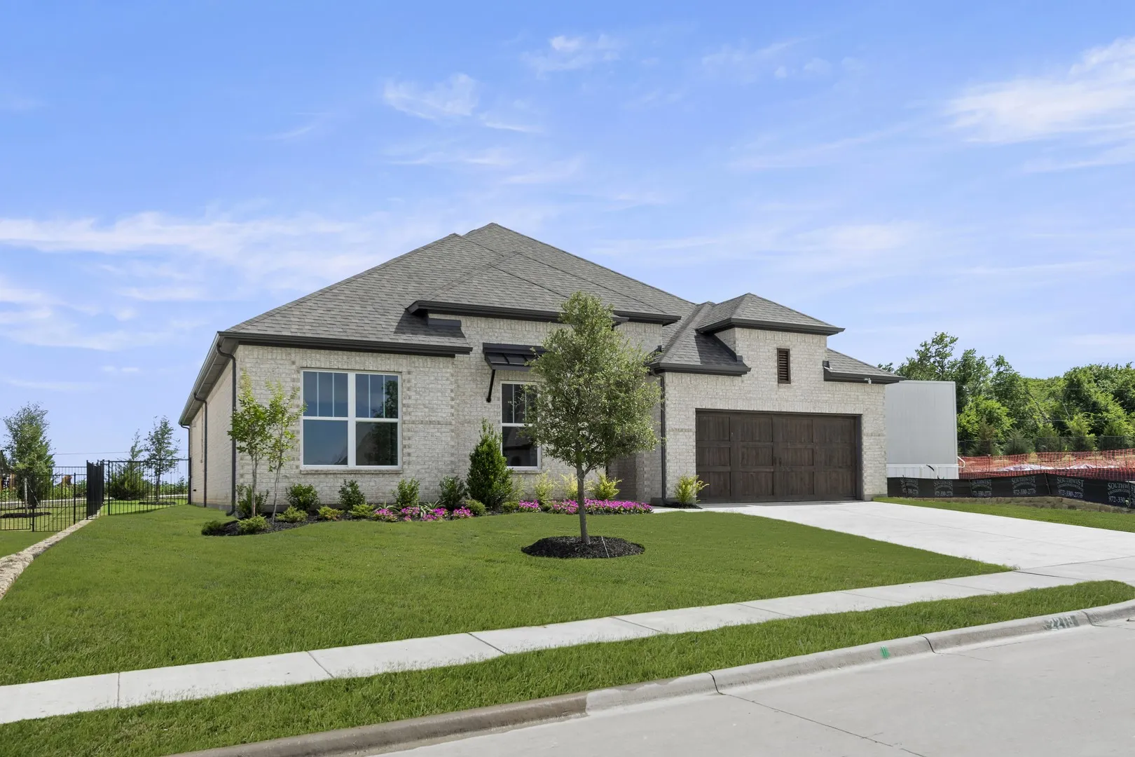 04. 2219 Wickersham - Front (2)
