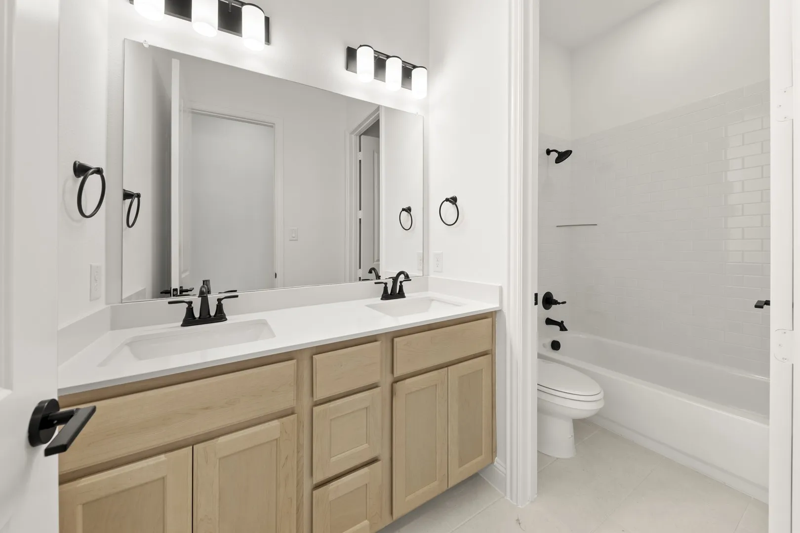 08. 2219 Wickersham - 2ND Bath