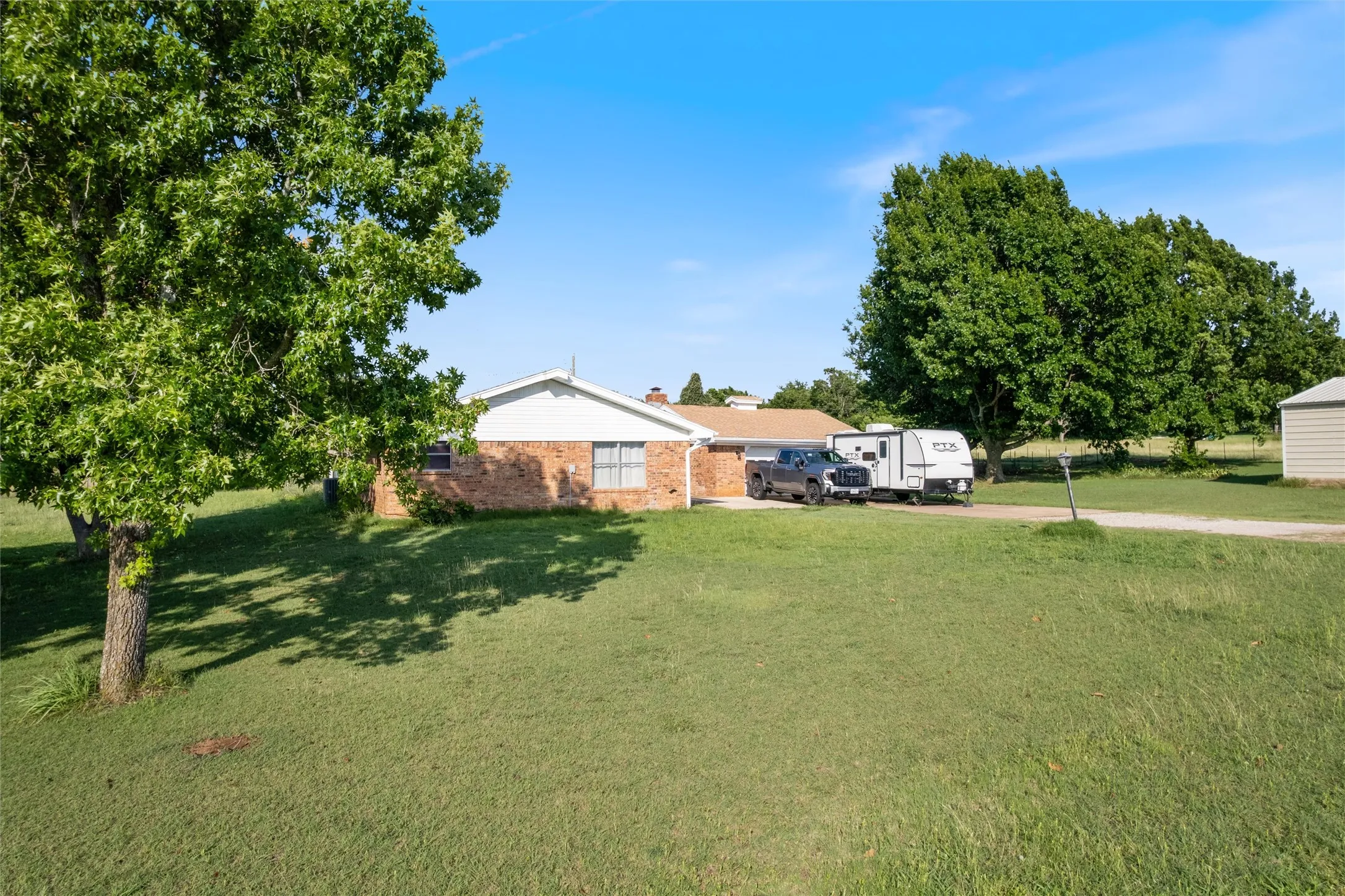 Single Family Residence For Sale in Erath County , 423 County Road 477 Road, Stephenville, Texas 76401, 4 Bedroom, 3 Bathroom, 2 Garage spaces, 1,900 Sqft, built in 1978, mls#21293954, Real Estate Agent in Stephenville, Homes For Sale in Erath county, Homes For Sale in Stephenville, Realtor in Stephenville Texas, Real Estate Brokerage Independent Realty Texas, Luminita Cordes Realtor