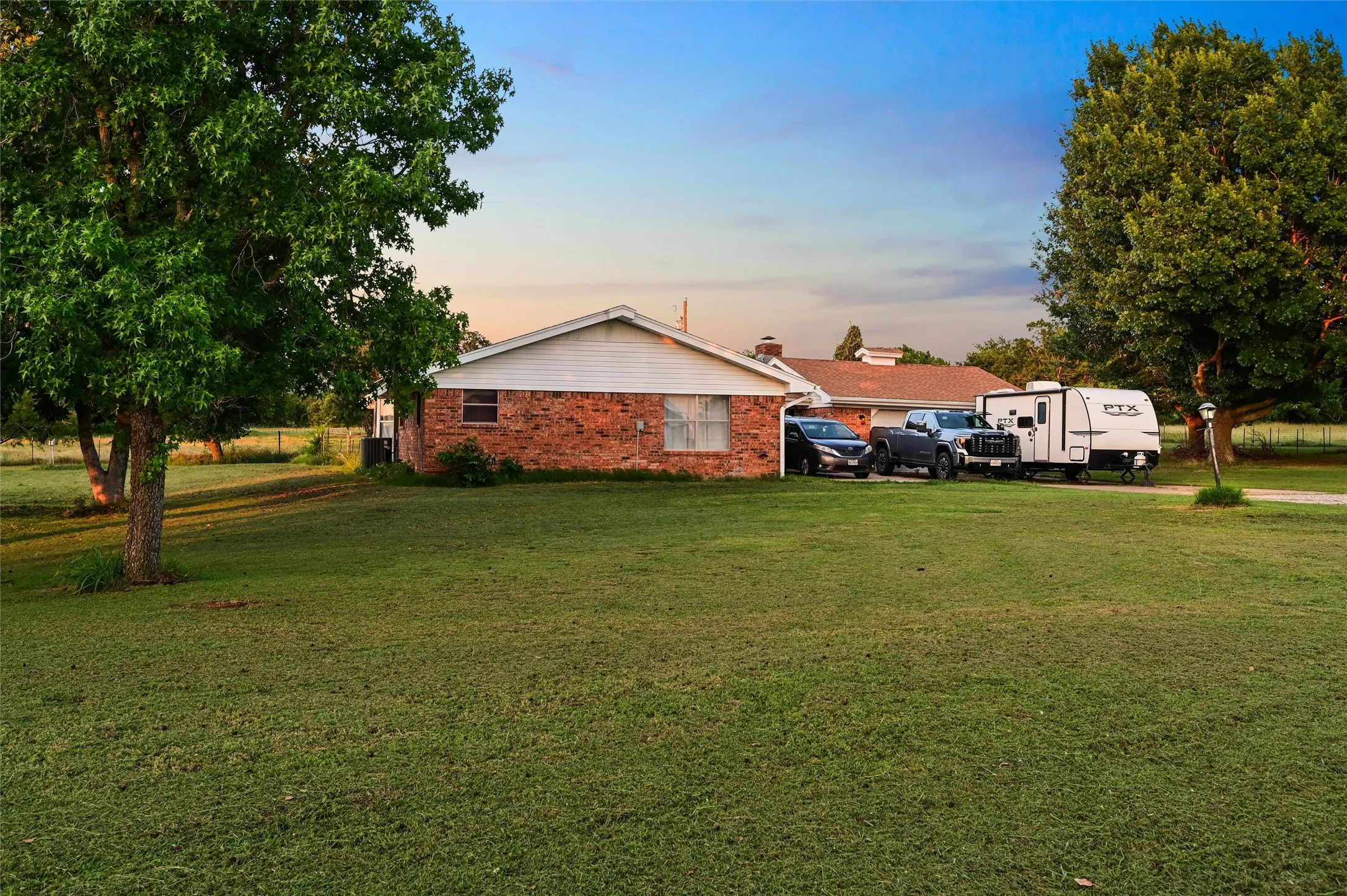 Single Family Residence For Sale in Erath County , 423 County Road 477 Road, Stephenville, Texas 76401, 4 Bedroom, 3 Bathroom, 2 Garage spaces, 1,900 Sqft, built in 1978, mls#21293954, Real Estate Agent in Stephenville, Homes For Sale in Erath county, Homes For Sale in Stephenville, Realtor in Stephenville Texas, Real Estate Brokerage Independent Realty Texas, Luminita Cordes Realtor
