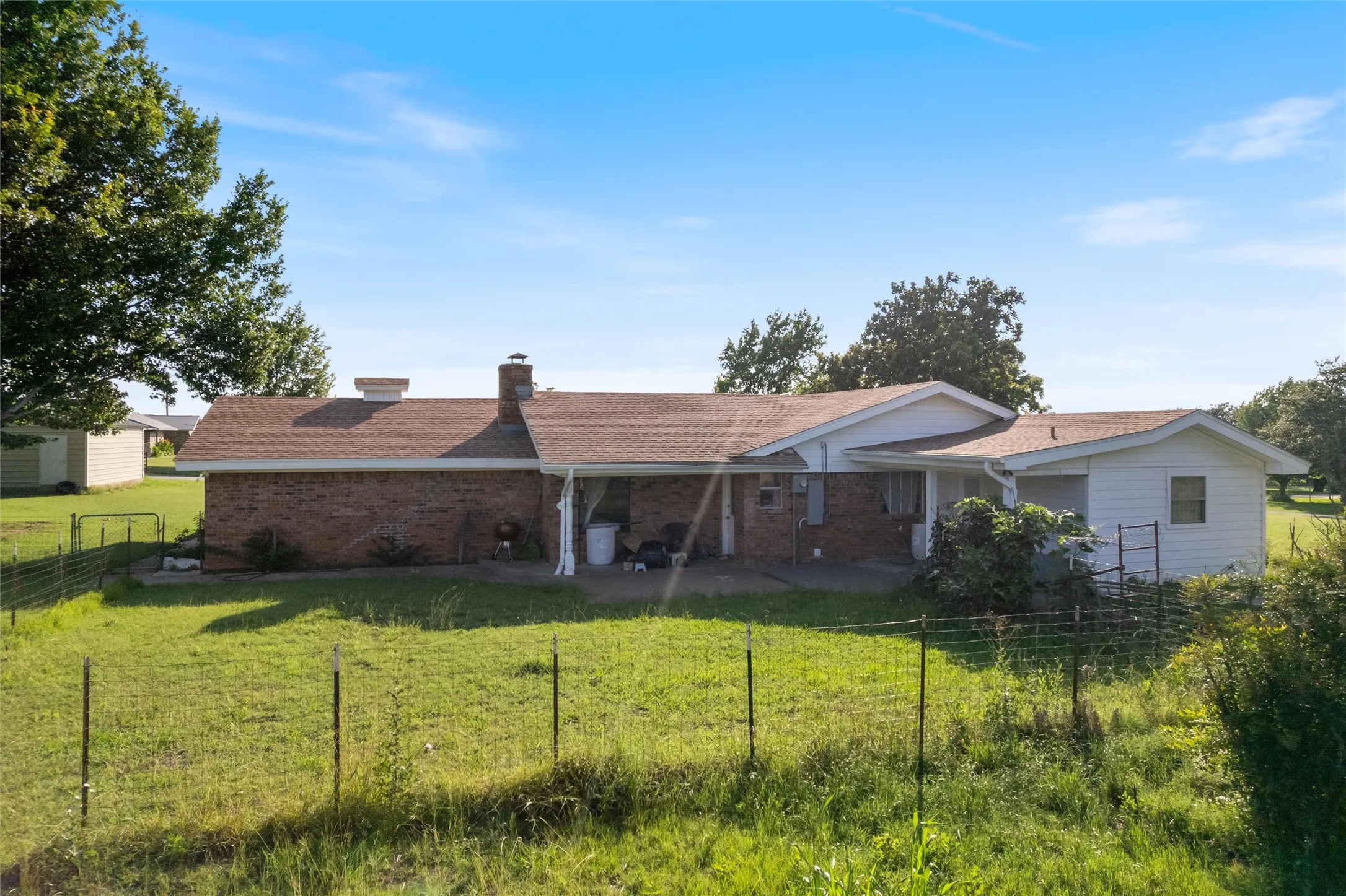 Single Family Residence For Sale in Erath County , 423 County Road 477 Road, Stephenville, Texas 76401, 4 Bedroom, 3 Bathroom, 2 Garage spaces, 1,900 Sqft, built in 1978, mls#21293954, Real Estate Agent in Stephenville, Homes For Sale in Erath county, Homes For Sale in Stephenville, Realtor in Stephenville Texas, Real Estate Brokerage Independent Realty Texas, Luminita Cordes Realtor