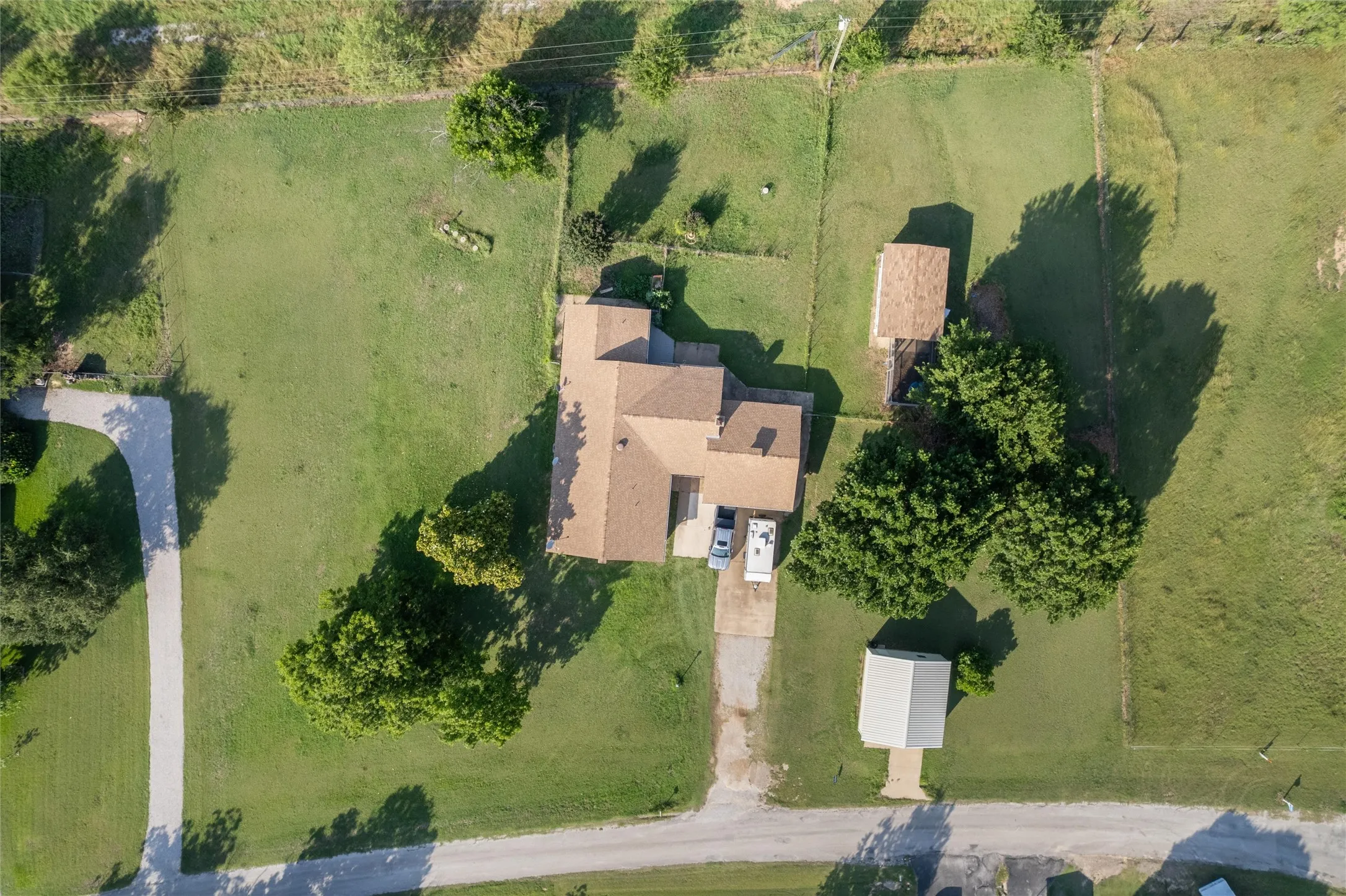 Single Family Residence For Sale in Erath County , 423 County Road 477 Road, Stephenville, Texas 76401, 4 Bedroom, 3 Bathroom, 2 Garage spaces, 1,900 Sqft, built in 1978, mls#21293954, Real Estate Agent in Stephenville, Homes For Sale in Erath county, Homes For Sale in Stephenville, Realtor in Stephenville Texas, Real Estate Brokerage Independent Realty Texas, Luminita Cordes Realtor