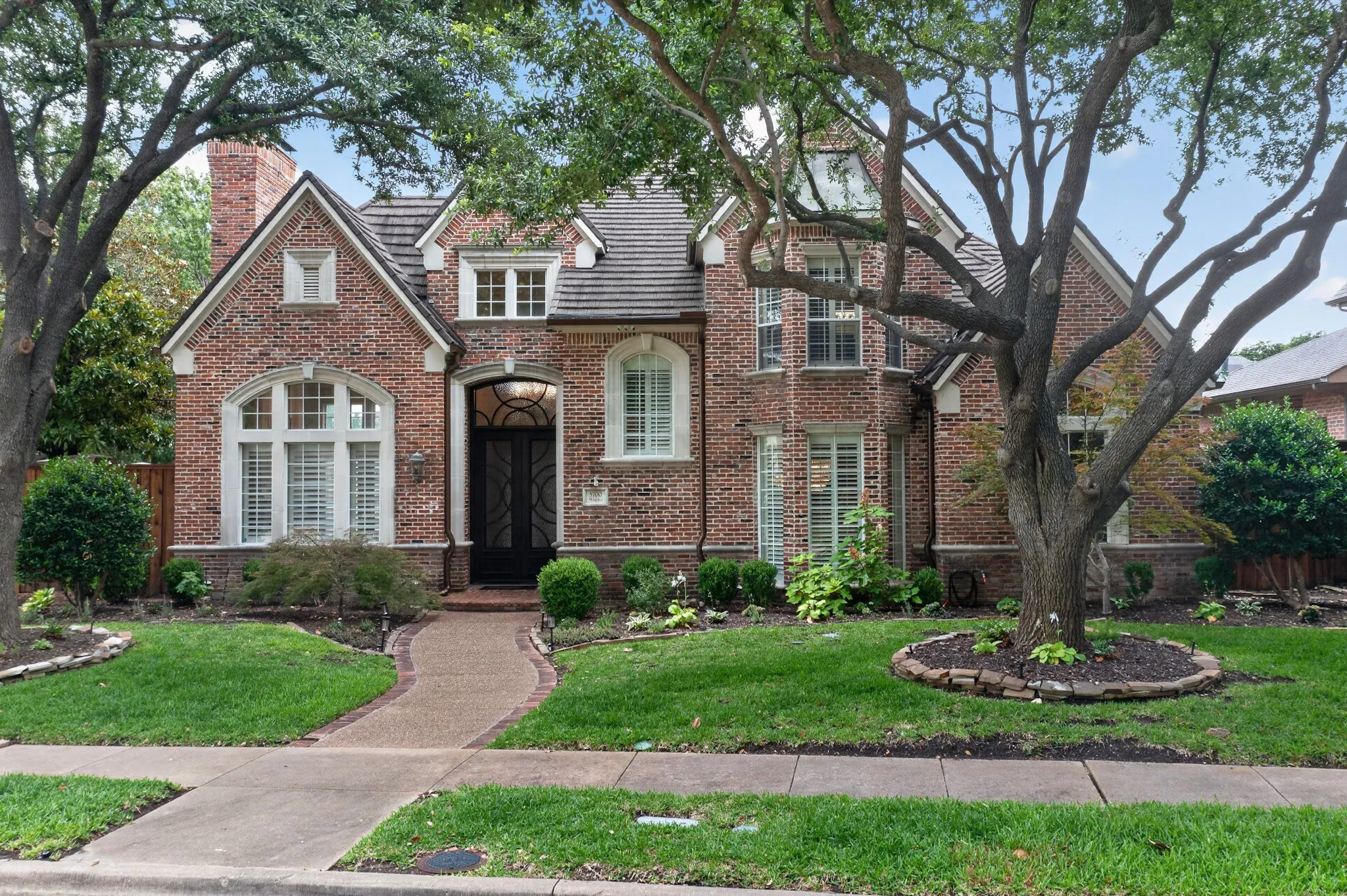 Single Family Residence For Sale in Collin County , 5700 Walden Drive, Plano, Texas 75093, 4 Bedroom, 5 Bathroom, 3 Garage spaces, 4,538 Sqft, built in 1994, mls#21289536, Real Estate Agent in Plano, Homes For Sale in Collin county, Homes For Sale in Plano, Realtor in Plano Texas, Real Estate Brokerage Independent Realty Texas, Luminita Cordes Realtor