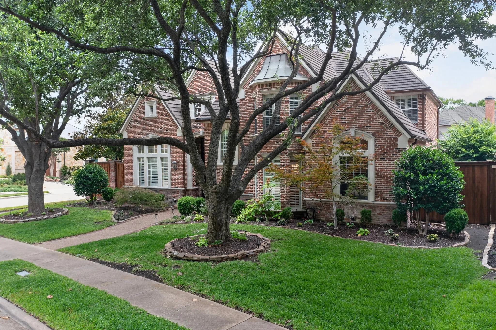 Single Family Residence For Sale in Collin County , 5700 Walden Drive, Plano, Texas 75093, 4 Bedroom, 5 Bathroom, 3 Garage spaces, 4,538 Sqft, built in 1994, mls#21289536, Real Estate Agent in Plano, Homes For Sale in Collin county, Homes For Sale in Plano, Realtor in Plano Texas, Real Estate Brokerage Independent Realty Texas, Luminita Cordes Realtor
