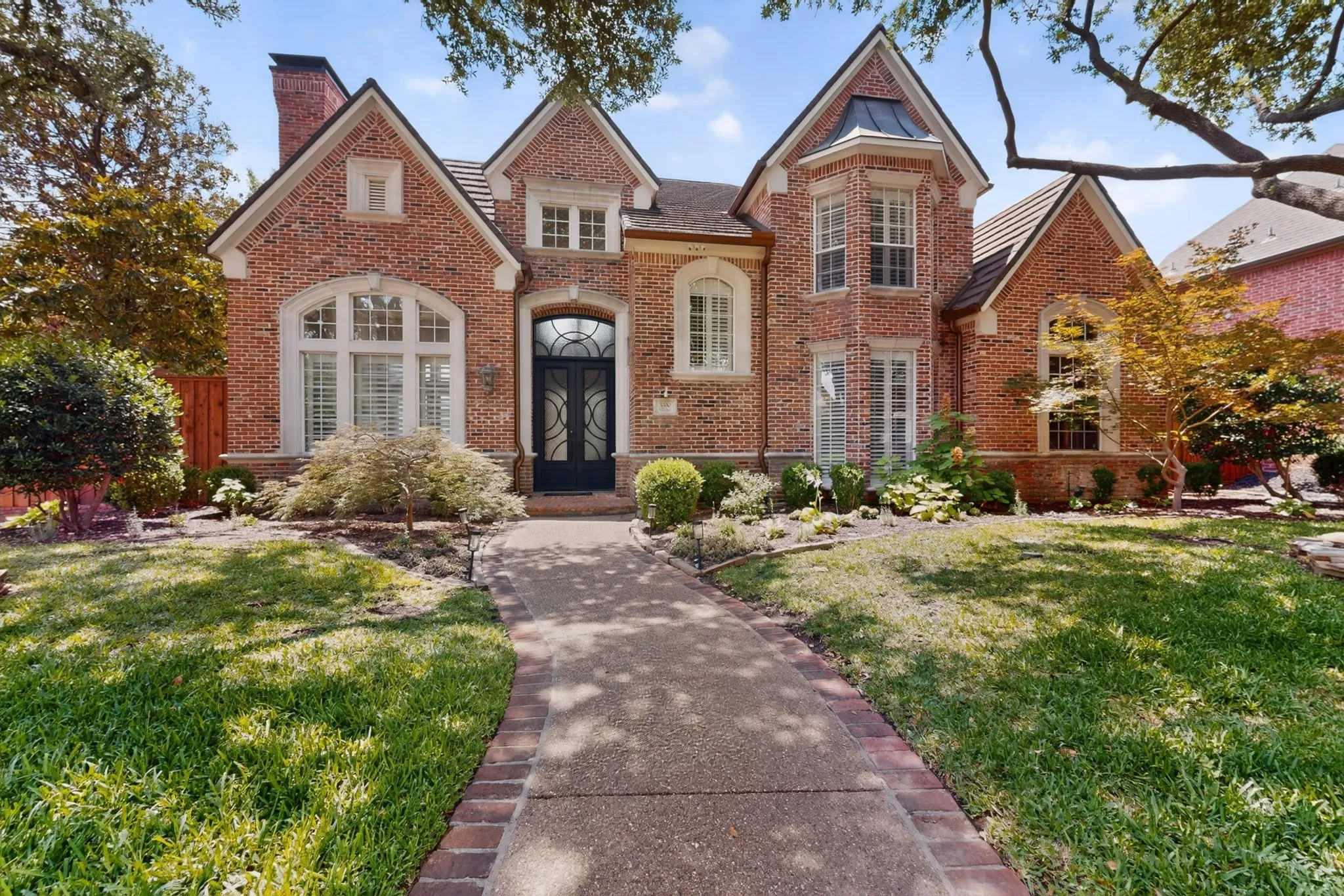 Single Family Residence For Sale in Collin County , 5700 Walden Drive, Plano, Texas 75093, 4 Bedroom, 5 Bathroom, 3 Garage spaces, 4,538 Sqft, built in 1994, mls#21289536, Real Estate Agent in Plano, Homes For Sale in Collin county, Homes For Sale in Plano, Realtor in Plano Texas, Real Estate Brokerage Independent Realty Texas, Luminita Cordes Realtor