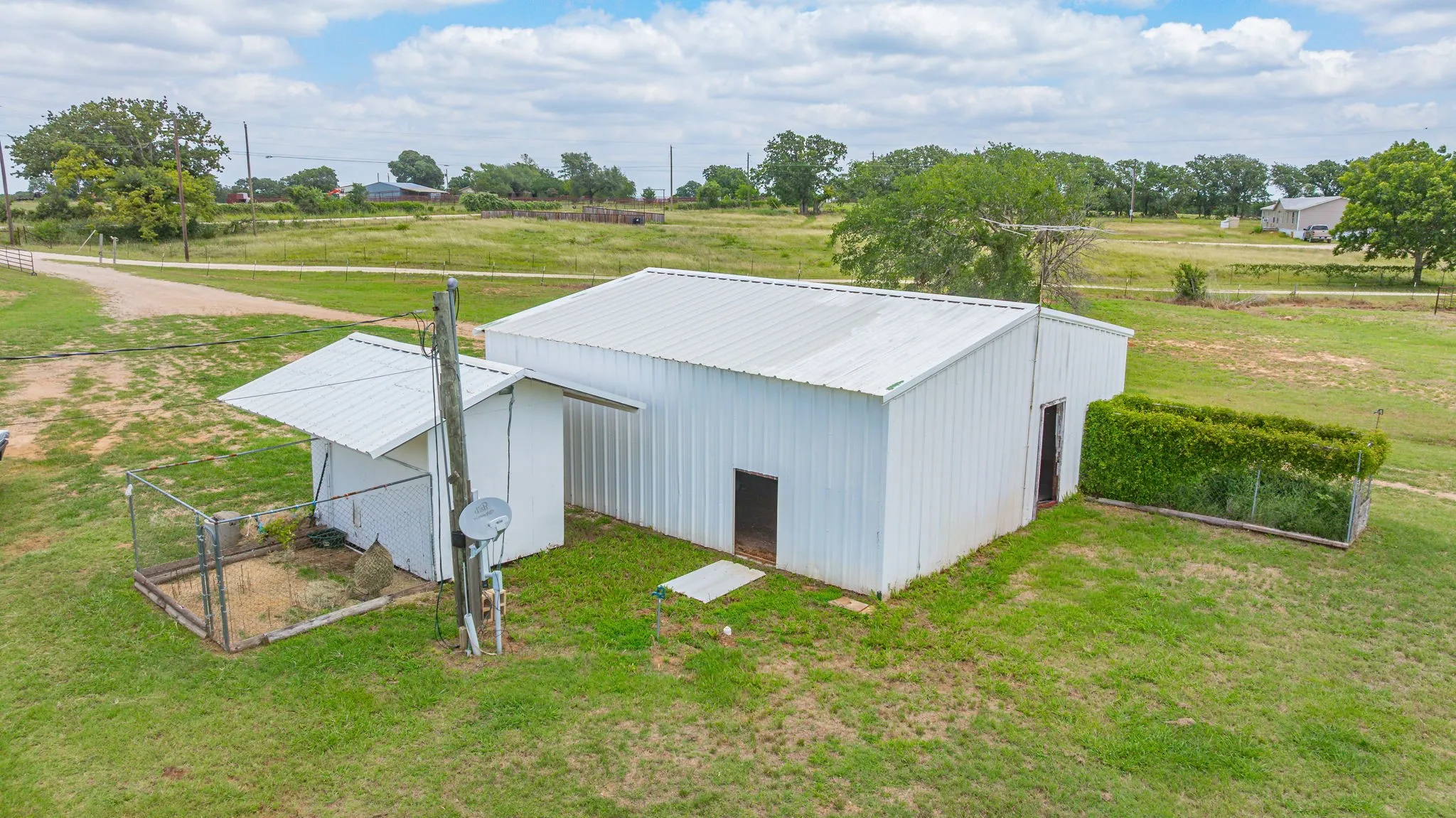 Mobile Home For Sale in Erath County , 4850 County Road 179, Stephenville, Texas 76401, 3 Bedroom, 2 Bathroom, Garage spaces, 1,680 Sqft, built in 1979, mls#21296406, Real Estate Agent in Stephenville, Homes For Sale in Erath county, Homes For Sale in Stephenville, Realtor in Stephenville Texas, Real Estate Brokerage Independent Realty Texas, Luminita Cordes Realtor