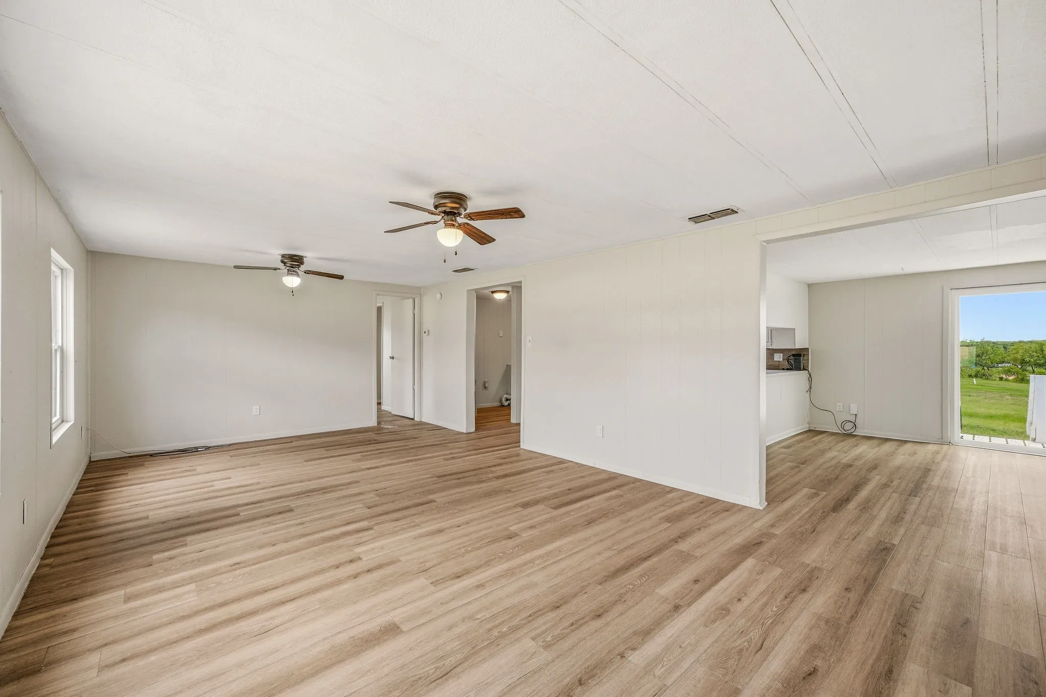 Mobile Home For Sale in Erath County , 4850 County Road 179, Stephenville, Texas 76401, 3 Bedroom, 2 Bathroom, Garage spaces, 1,680 Sqft, built in 1979, mls#21296406, Real Estate Agent in Stephenville, Homes For Sale in Erath county, Homes For Sale in Stephenville, Realtor in Stephenville Texas, Real Estate Brokerage Independent Realty Texas, Luminita Cordes Realtor